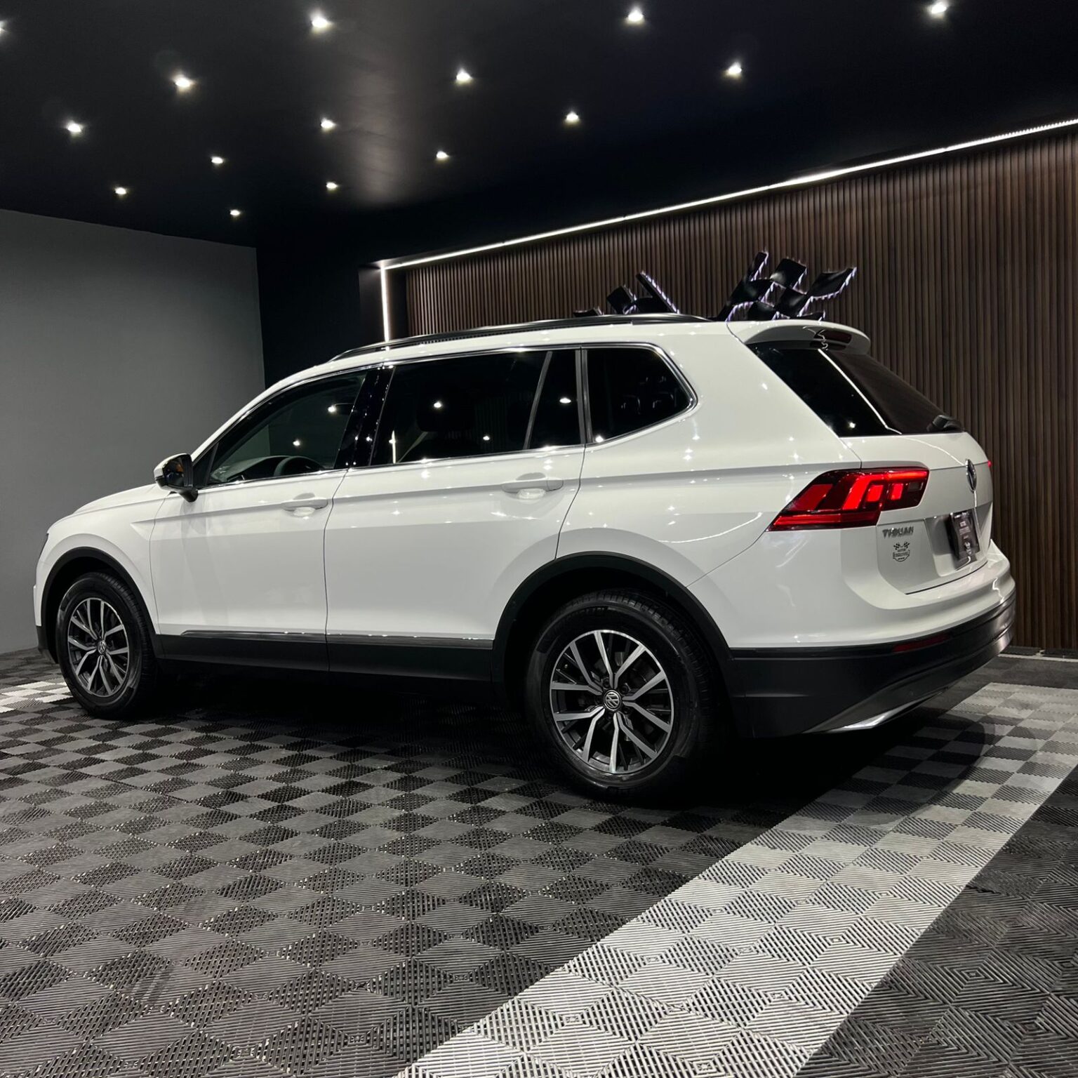 VOLKSWAGEN TIGUAN 2018 - Image 5