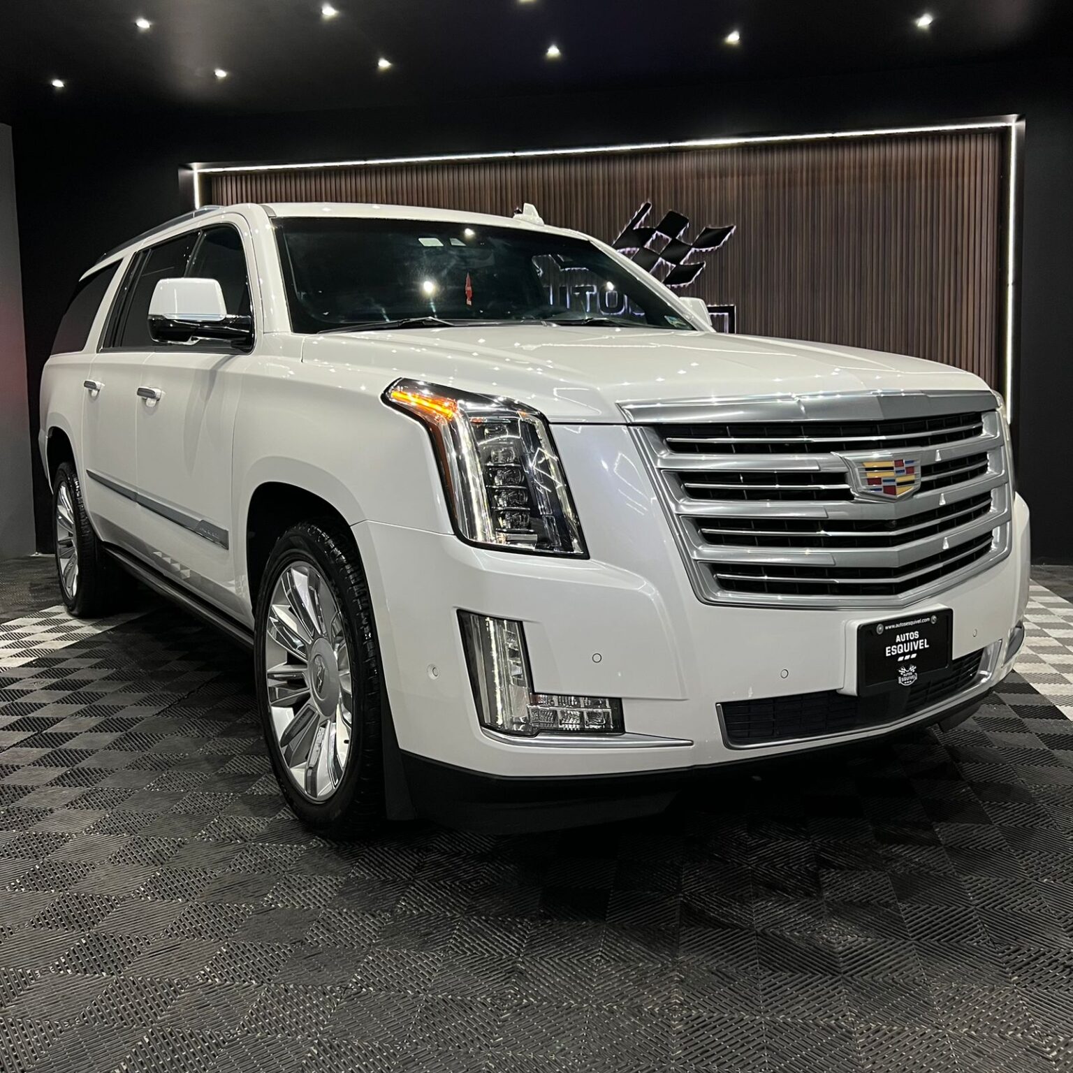 CADILLAC ESCALADE 2018 - Image 2