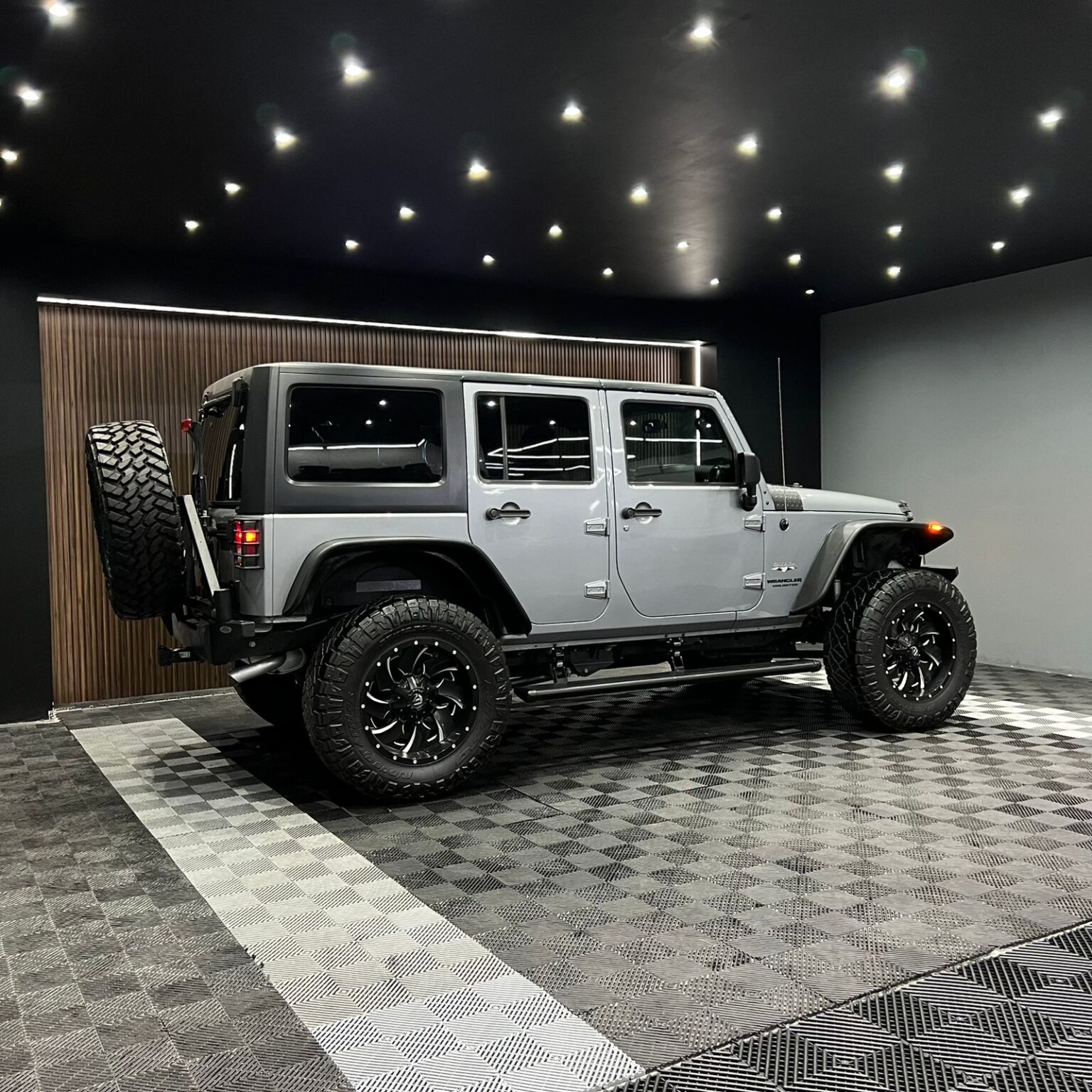 JEEP SAHARA 2016 - Image 2
