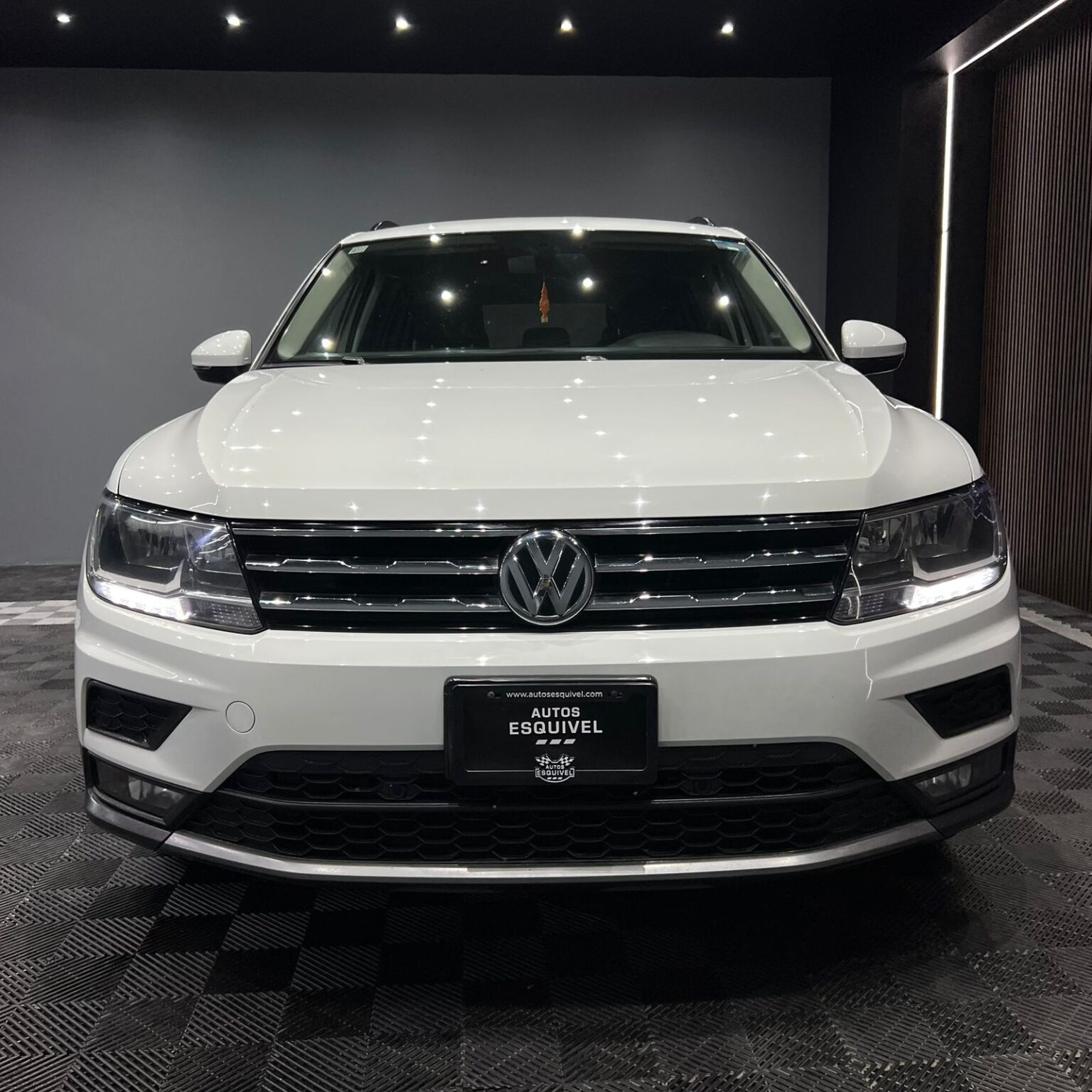 VOLKSWAGEN TIGUAN 2018 - Image 3