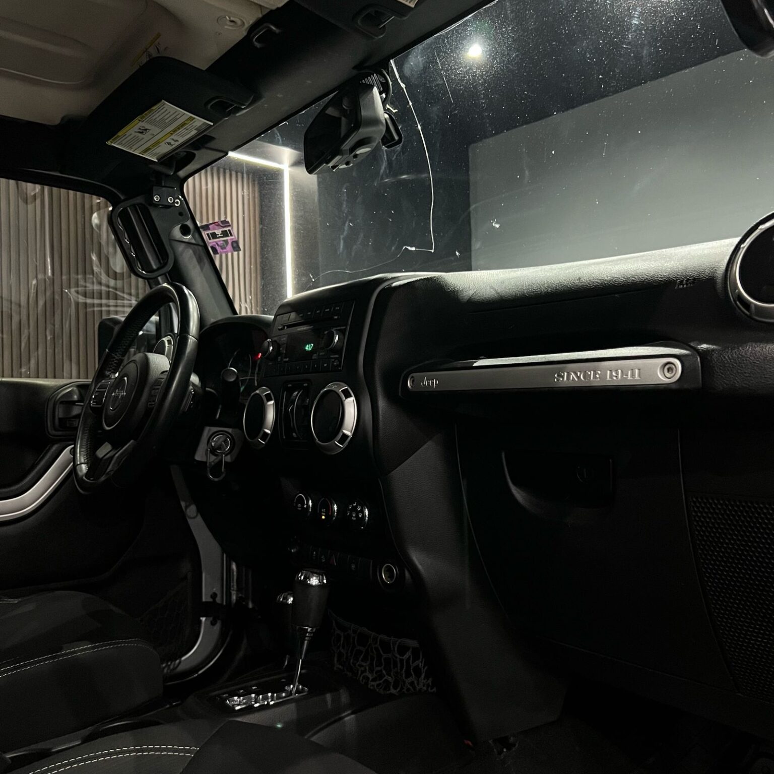 JEEP SAHARA 2016 - Image 12