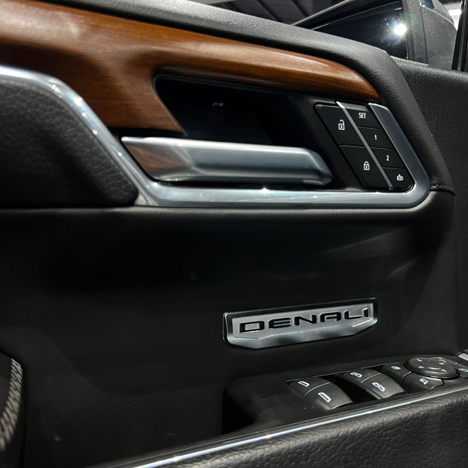 GMC SIERRA DENALI 2023 - Image 10