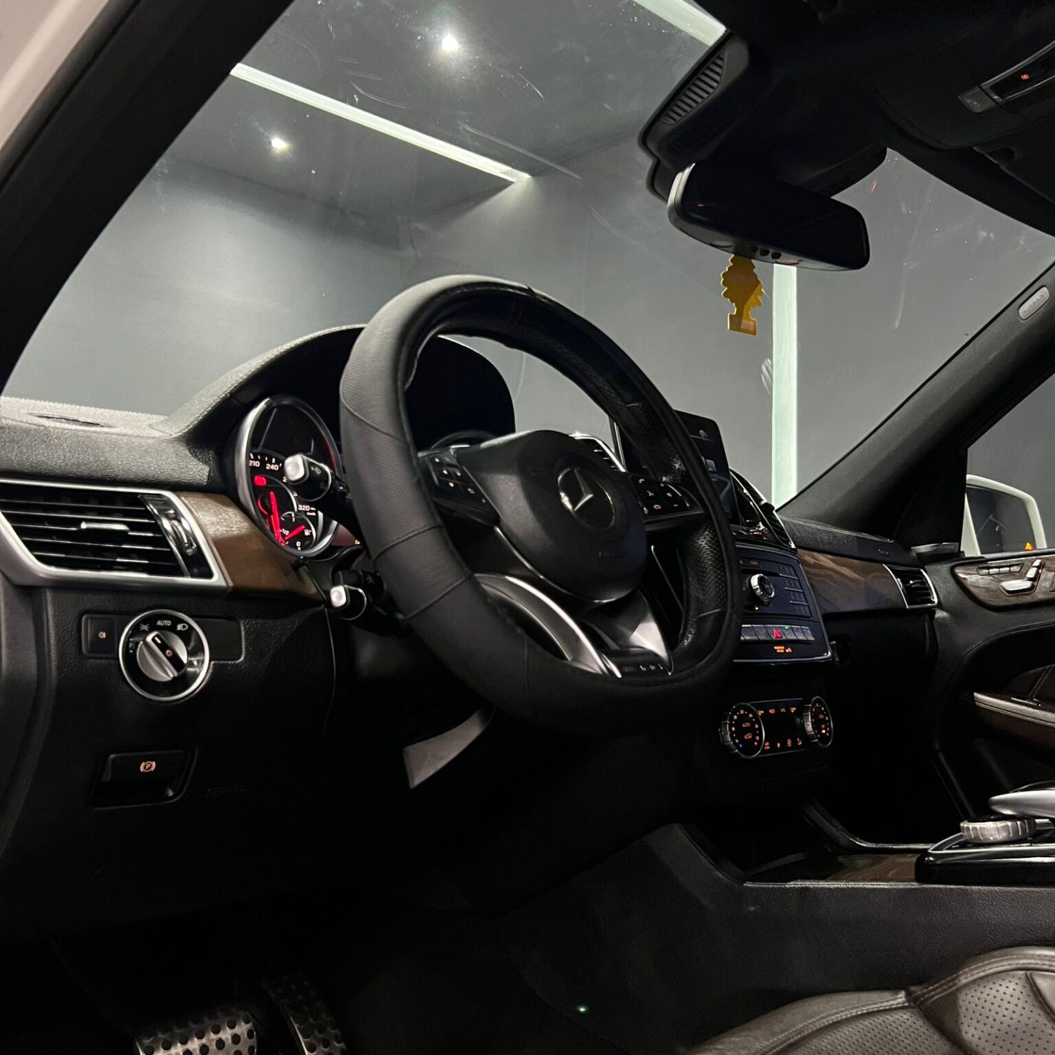 MERCEDES BENZ GLE 63 AMG 2017 - Image 11