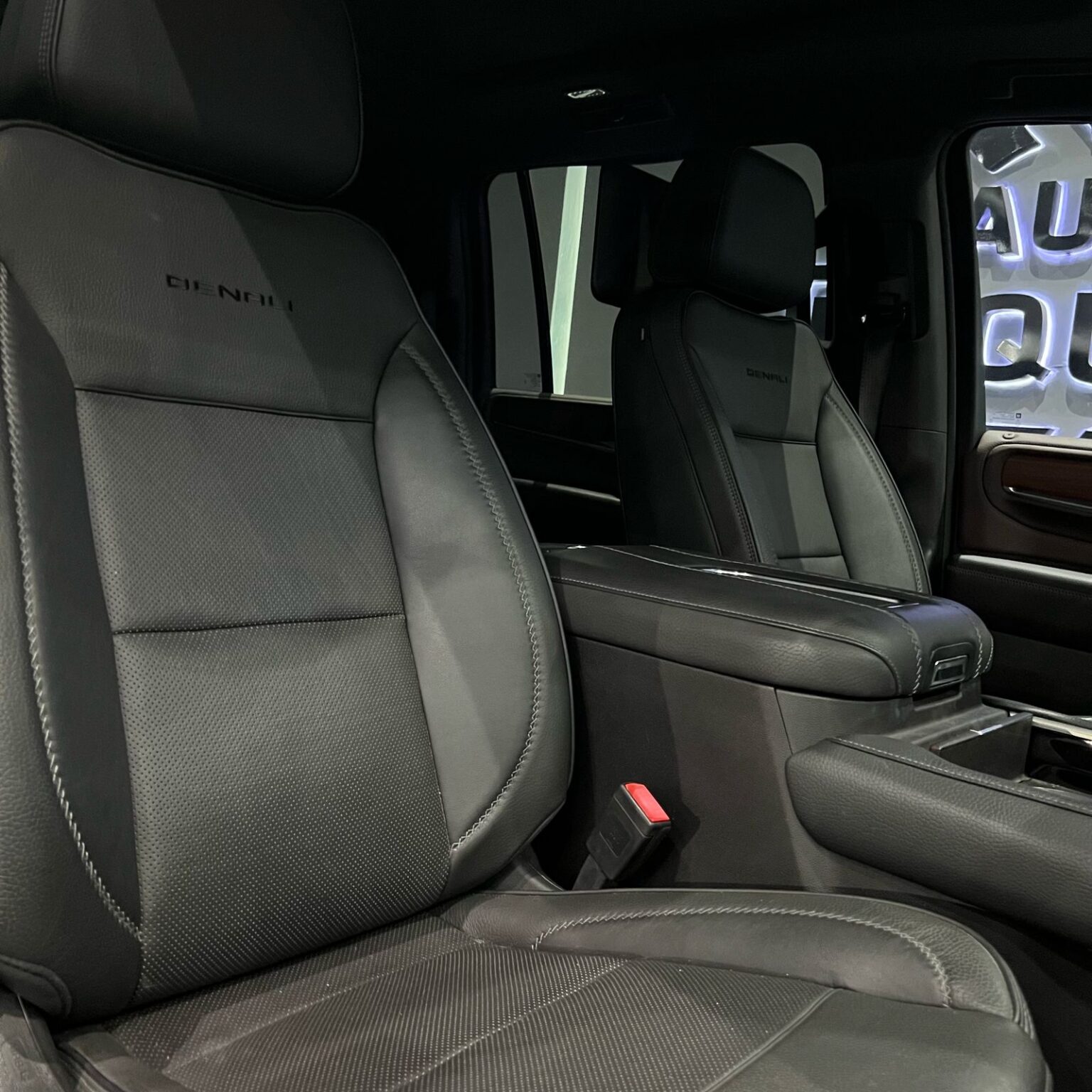 GMC YUKON DENALI 2021 - Image 9