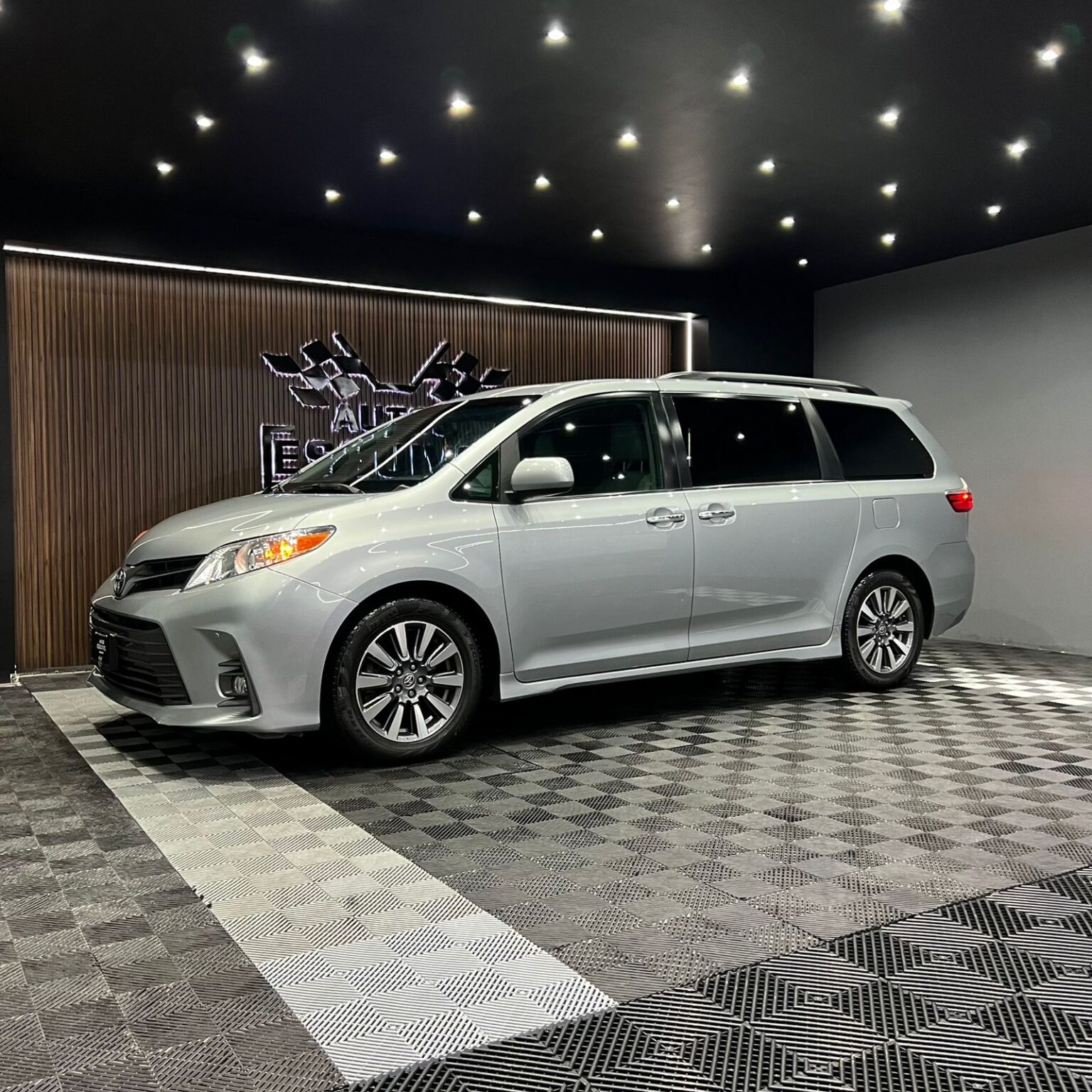 TOYOTA SIENNA XLE 2020 - Image 3
