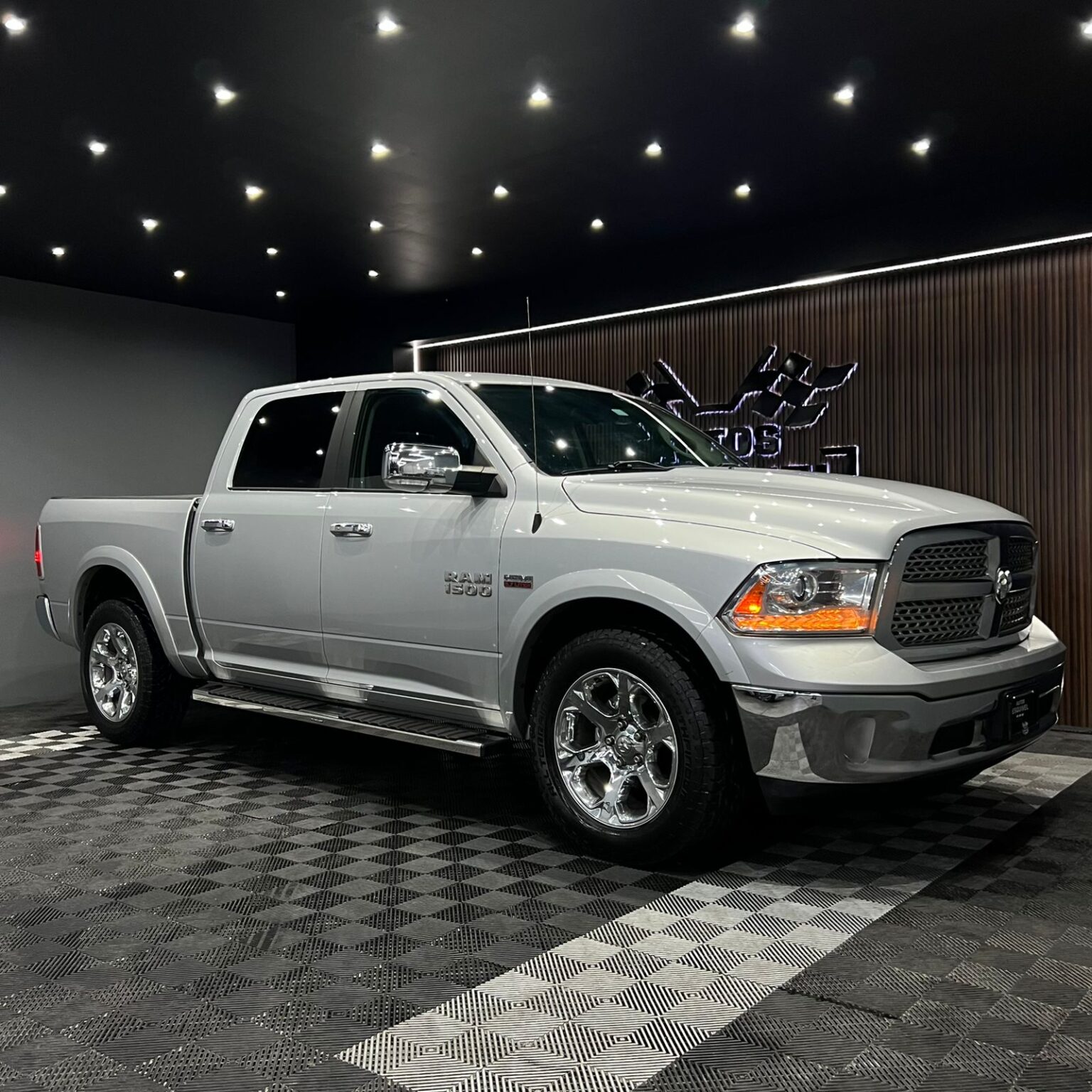 DODGE RAM 1500 LARAMIE 2016 - Image 2