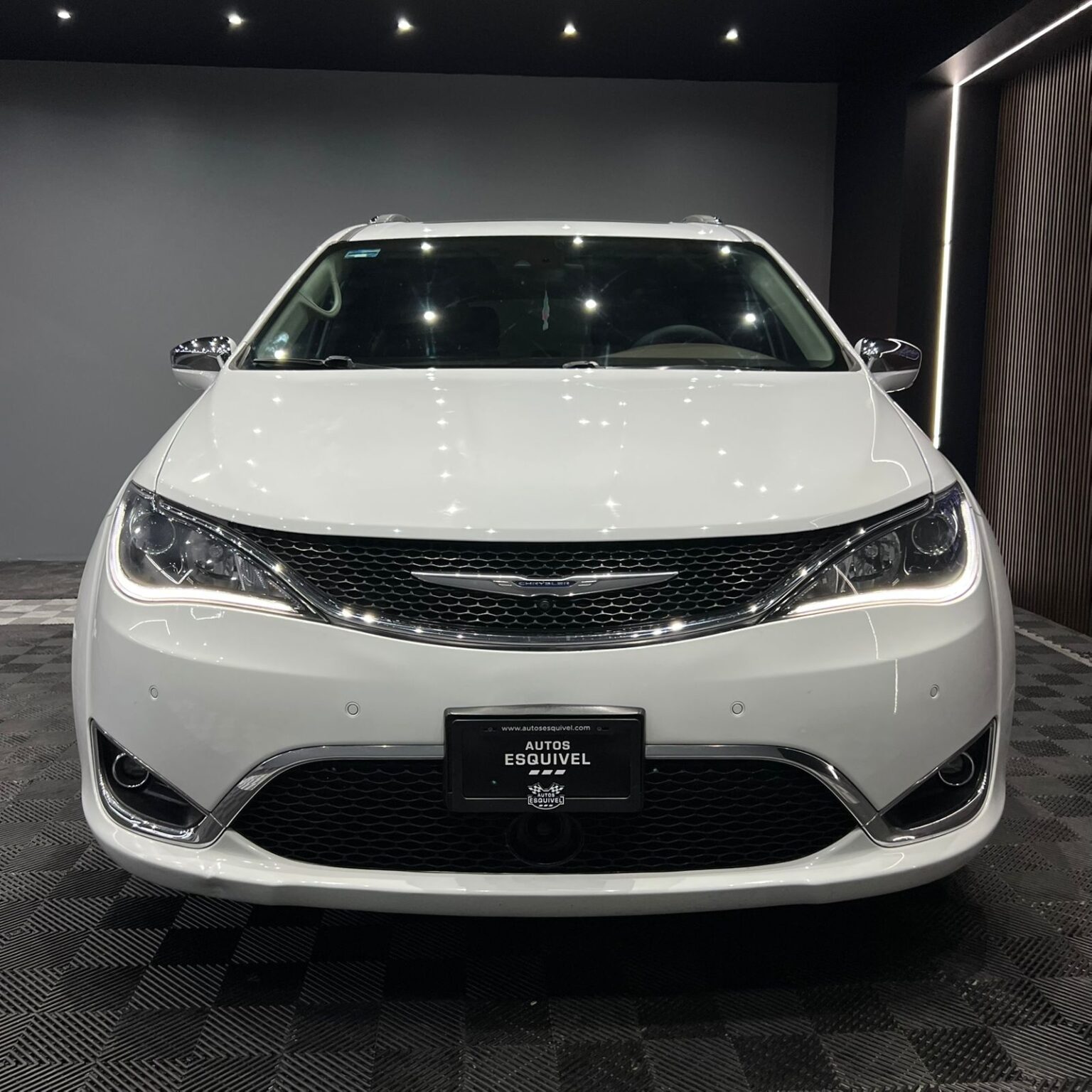 CHRYSLER PACIFICA LIMITED 2017 - Image 5
