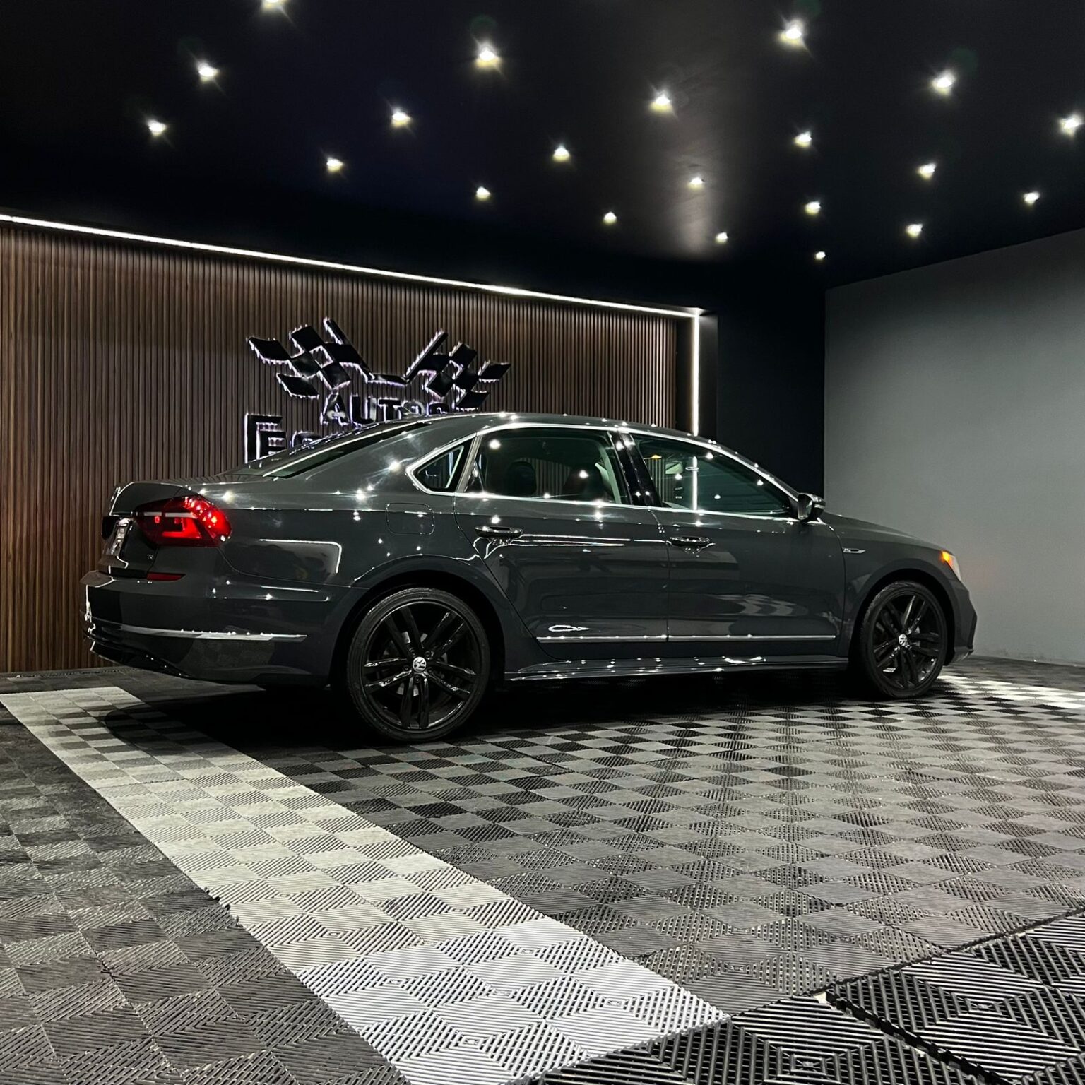 VOLKSWAGEN PASSAT R-LINE 2017 - Image 2