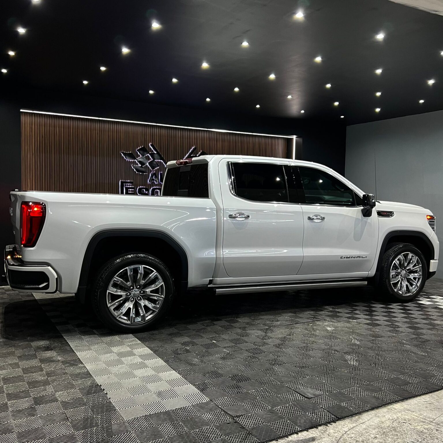 GMC SIERRA DENALI 2023 - Image 3