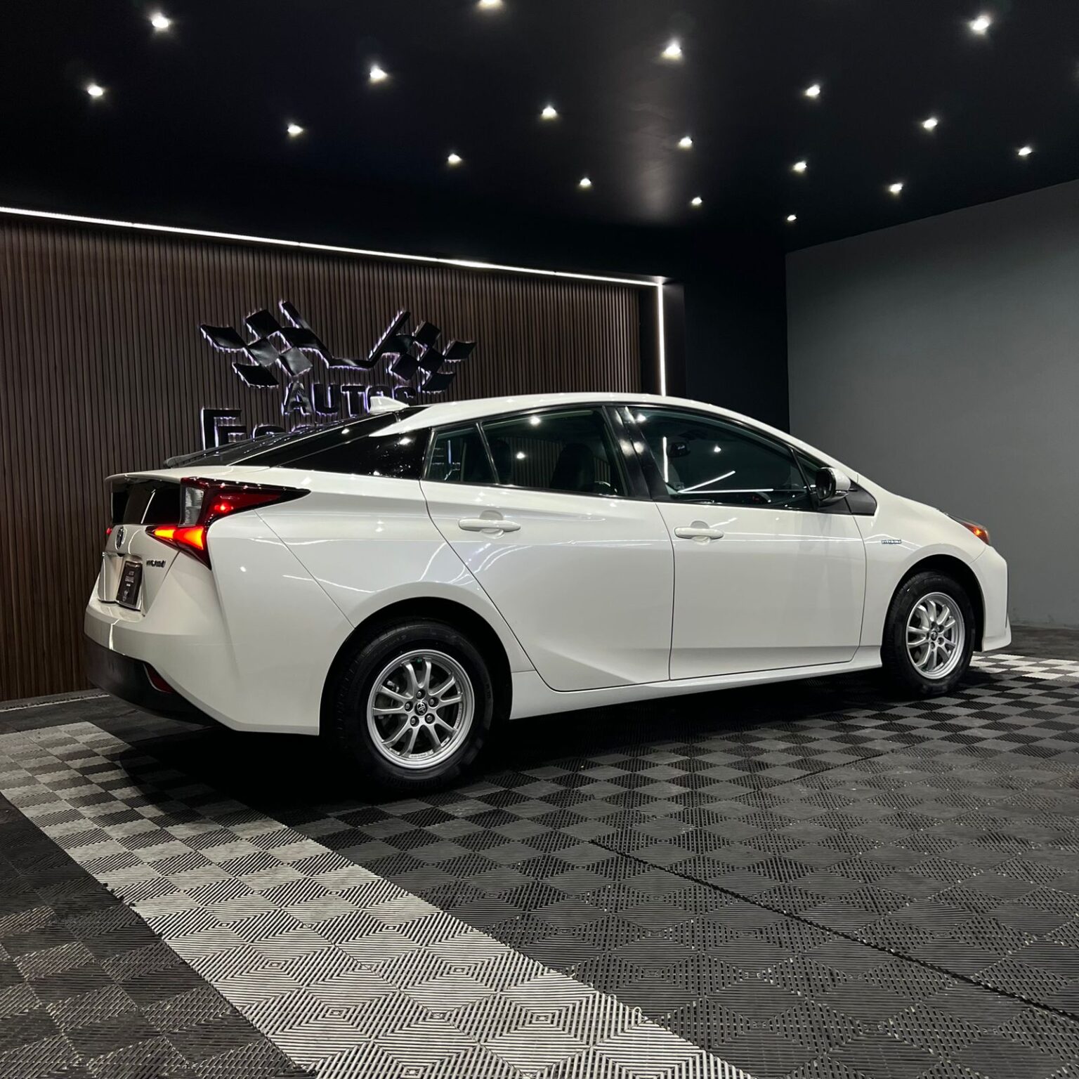 TOYOTA PRIUS HYBRID 2019 - Image 2