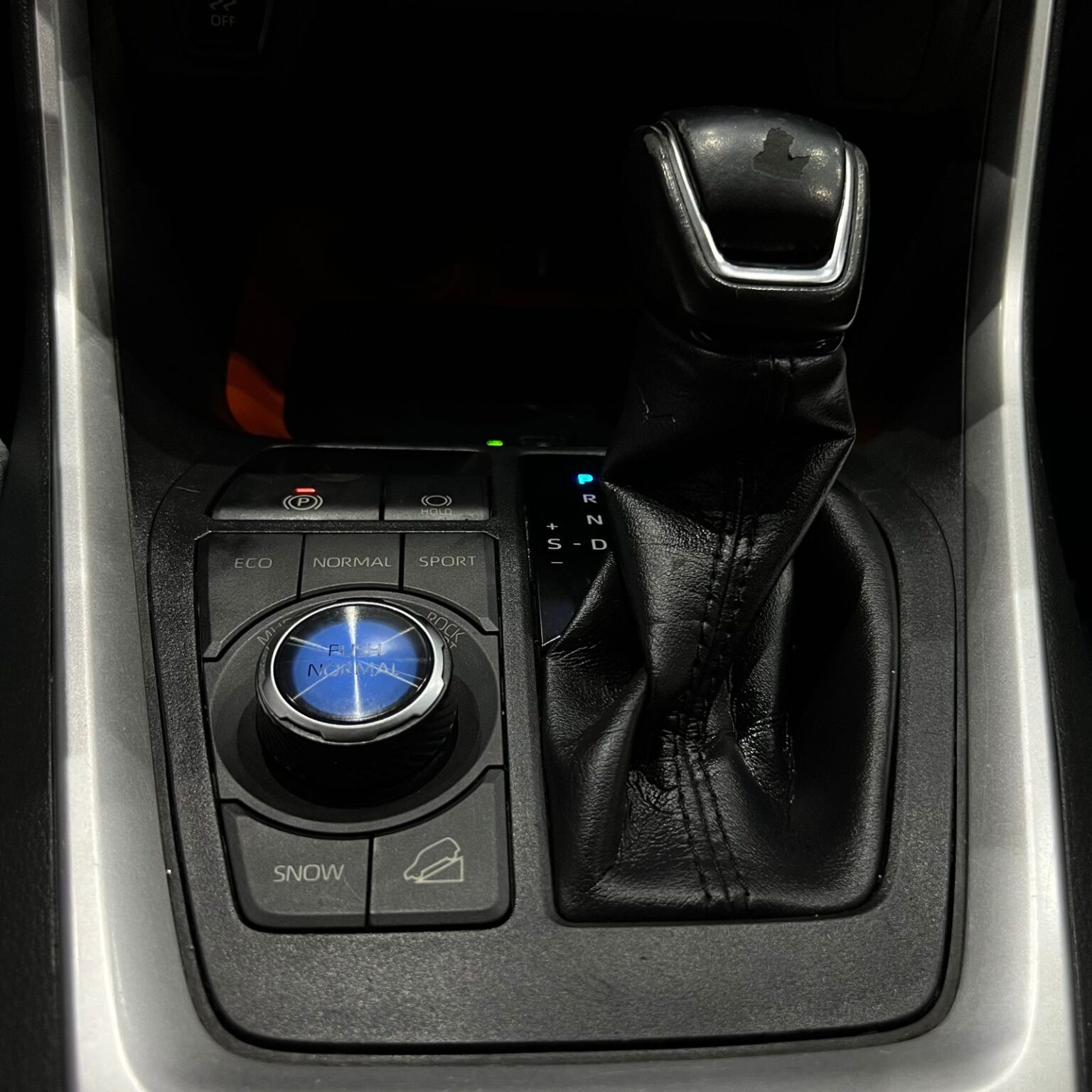 TOYOTA RAV4 ADVENTURE 2019 - Image 13