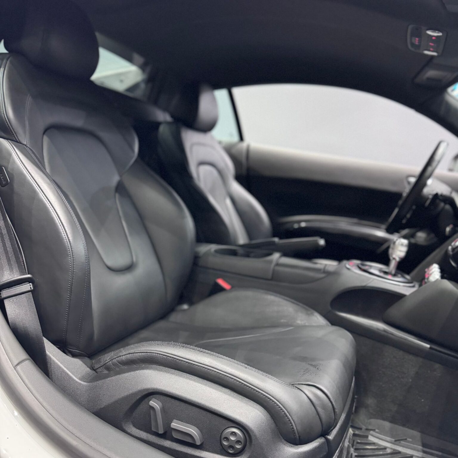 AUDI R8 2012 - Image 6