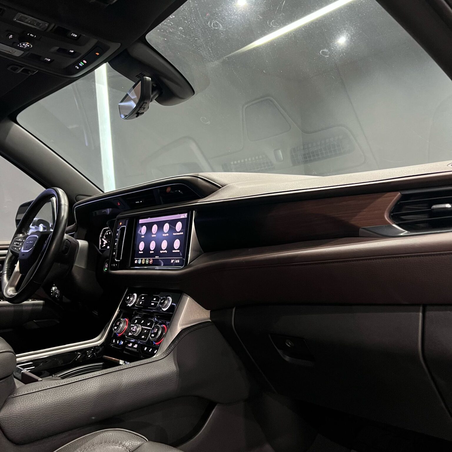 GMC YUKON DENALI 2021 - Image 10