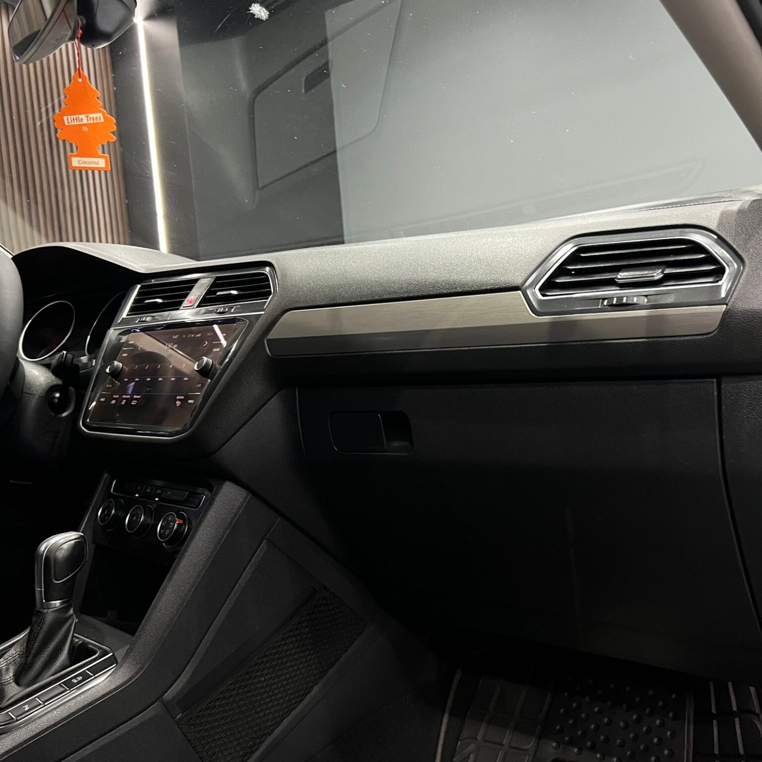 VOLKSWAGEN TIGUAN 2018 - Image 7