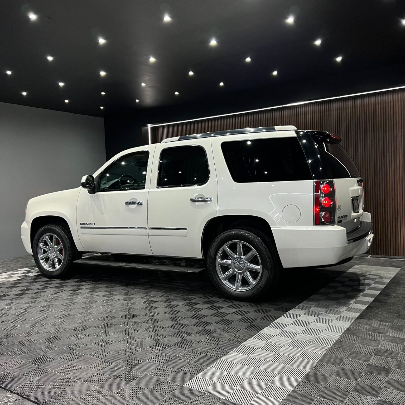 GMC YUKON DENALI 2011 - Image 6