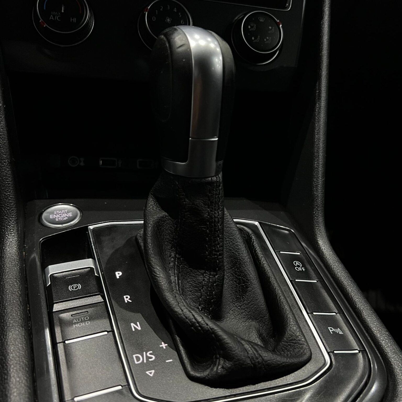 VOLKSWAGEN TIGUAN 2018 - Image 11