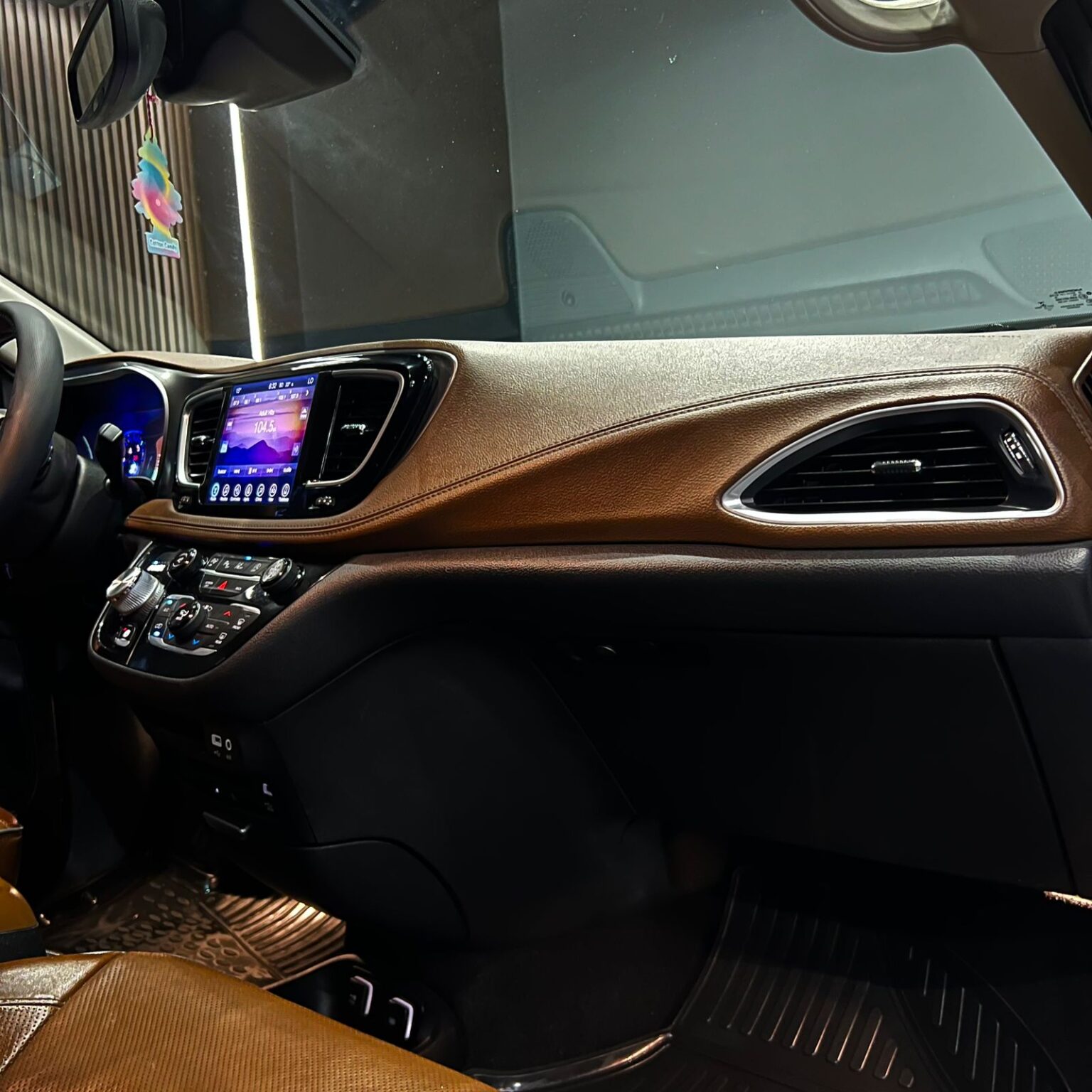 CHRYSLER PACIFICA LIMITED 2017 - Image 8