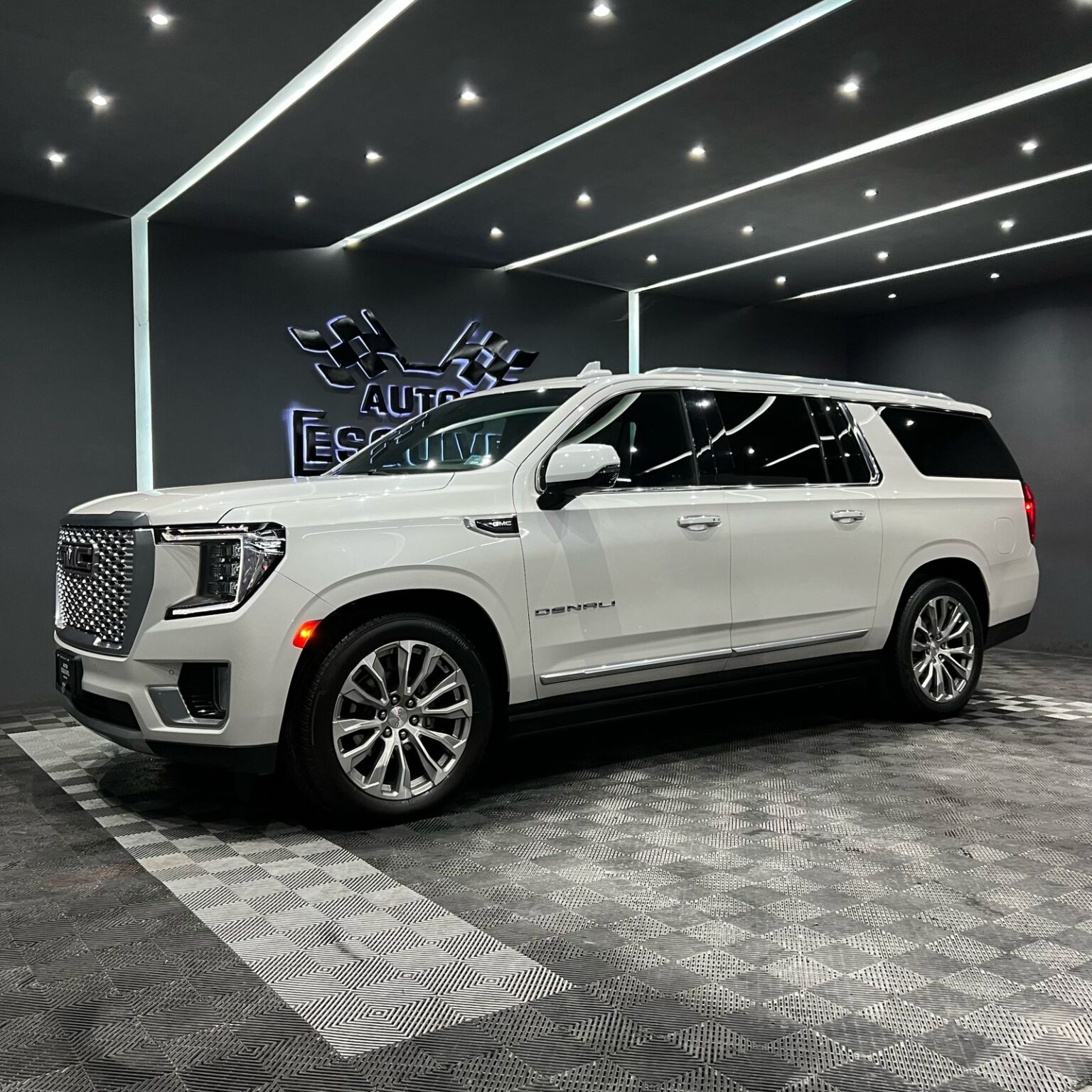 GMC YUKON DENALI 2021 - Image 4
