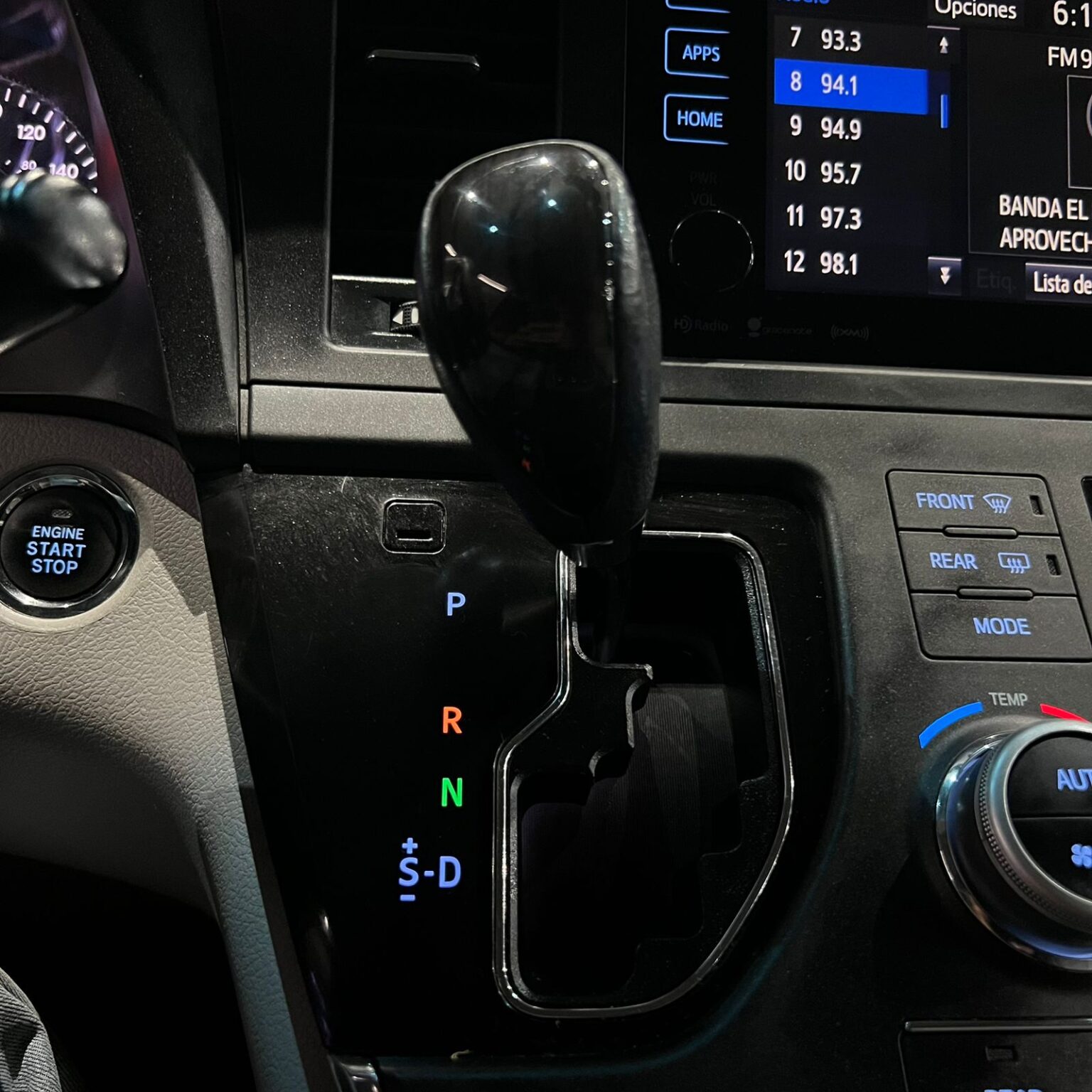 TOYOTA SIENNA XLE 2017 - Image 12