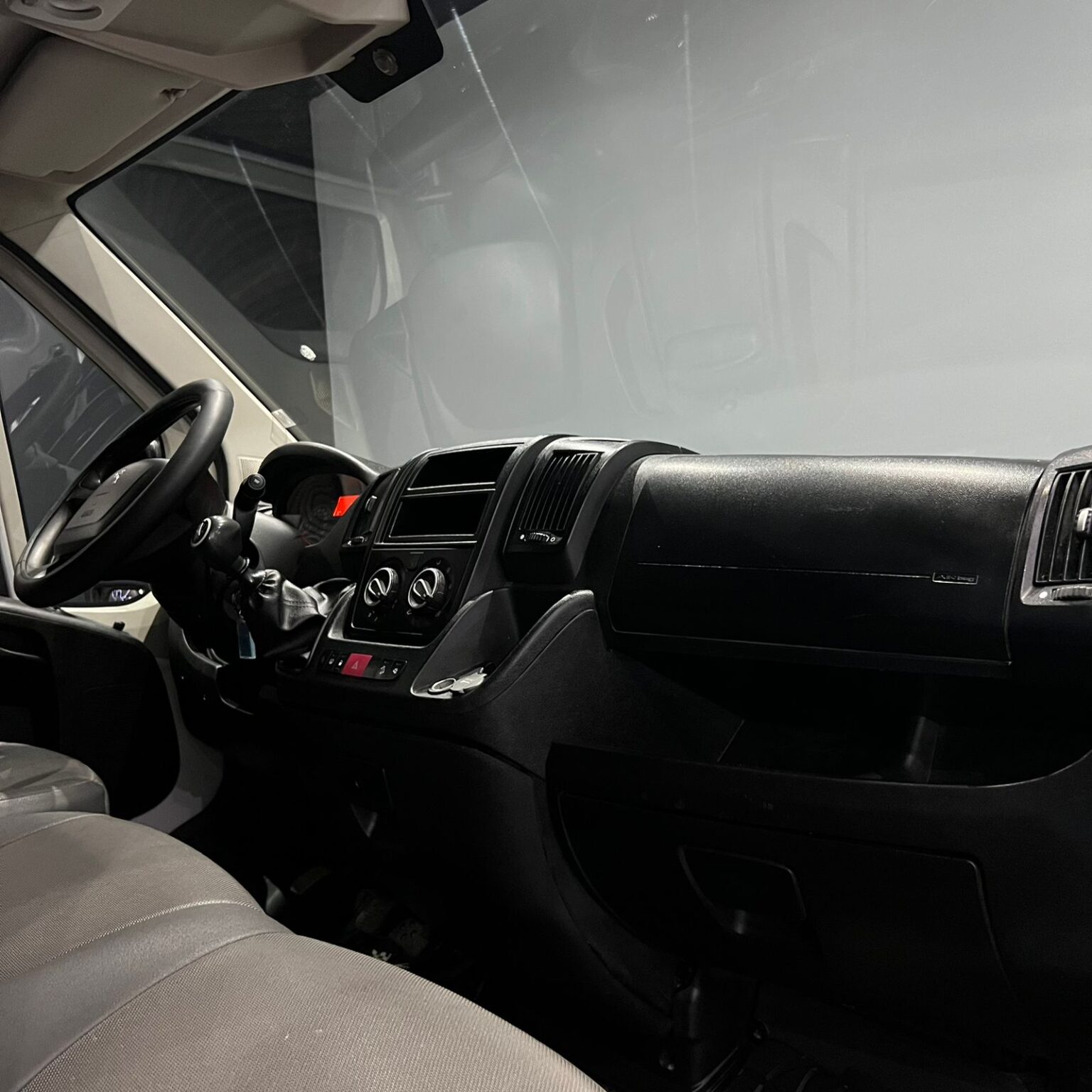 PEUGEOT MANAGER 2022 - Image 9