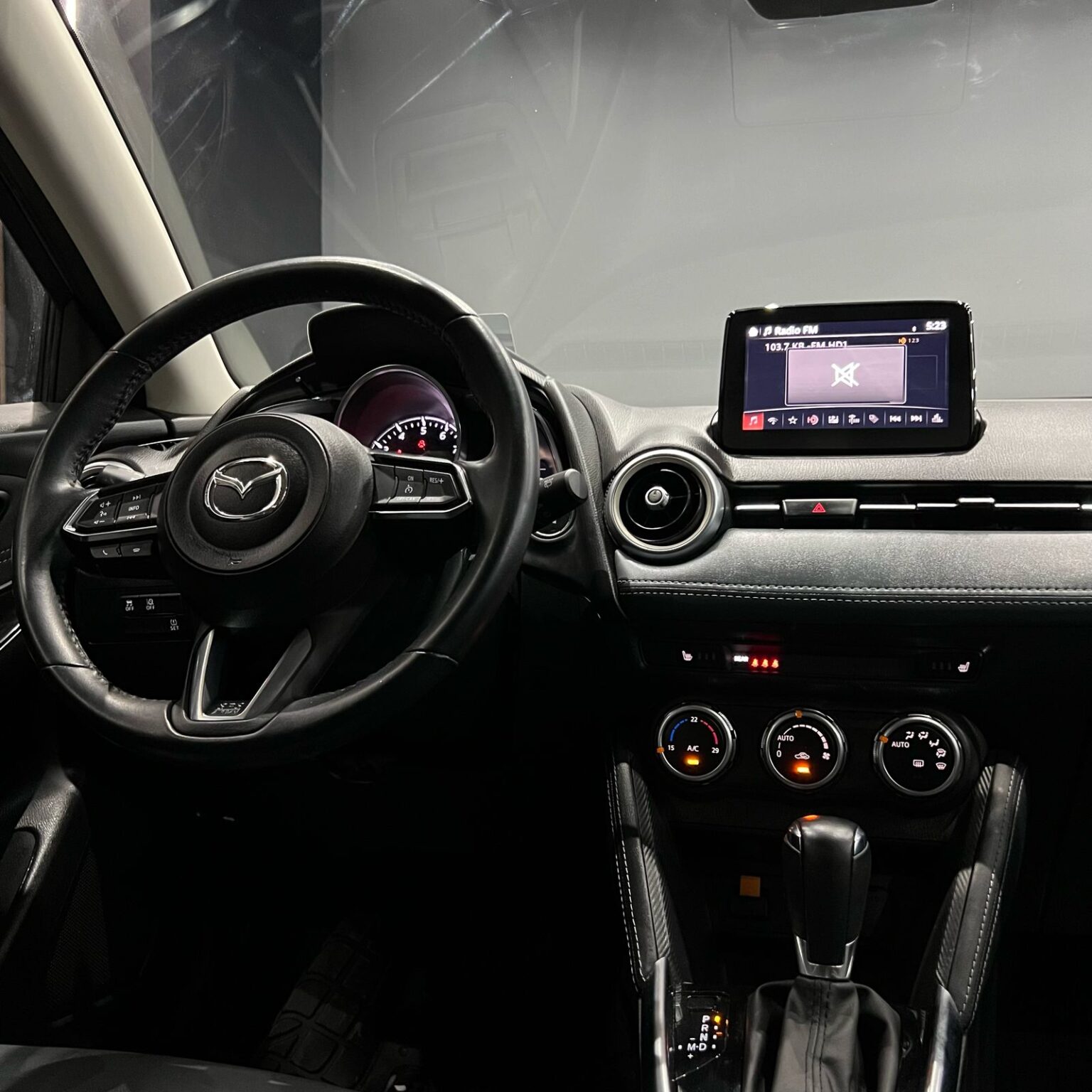 MAZDA M2 2023 - Image 9