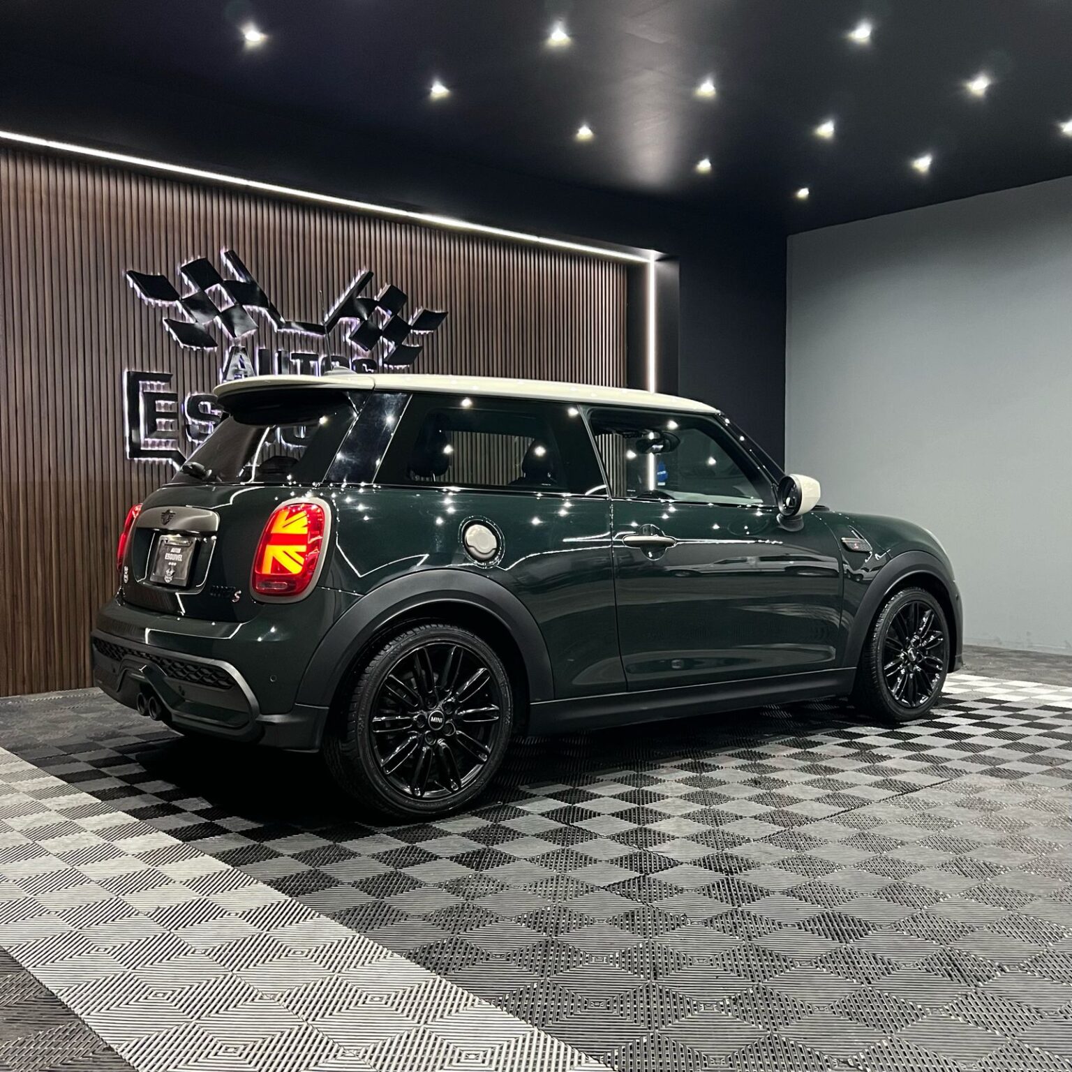 MINI COOPER S RESOLUTE EDICION ESPECIAL 2023 - Image 2