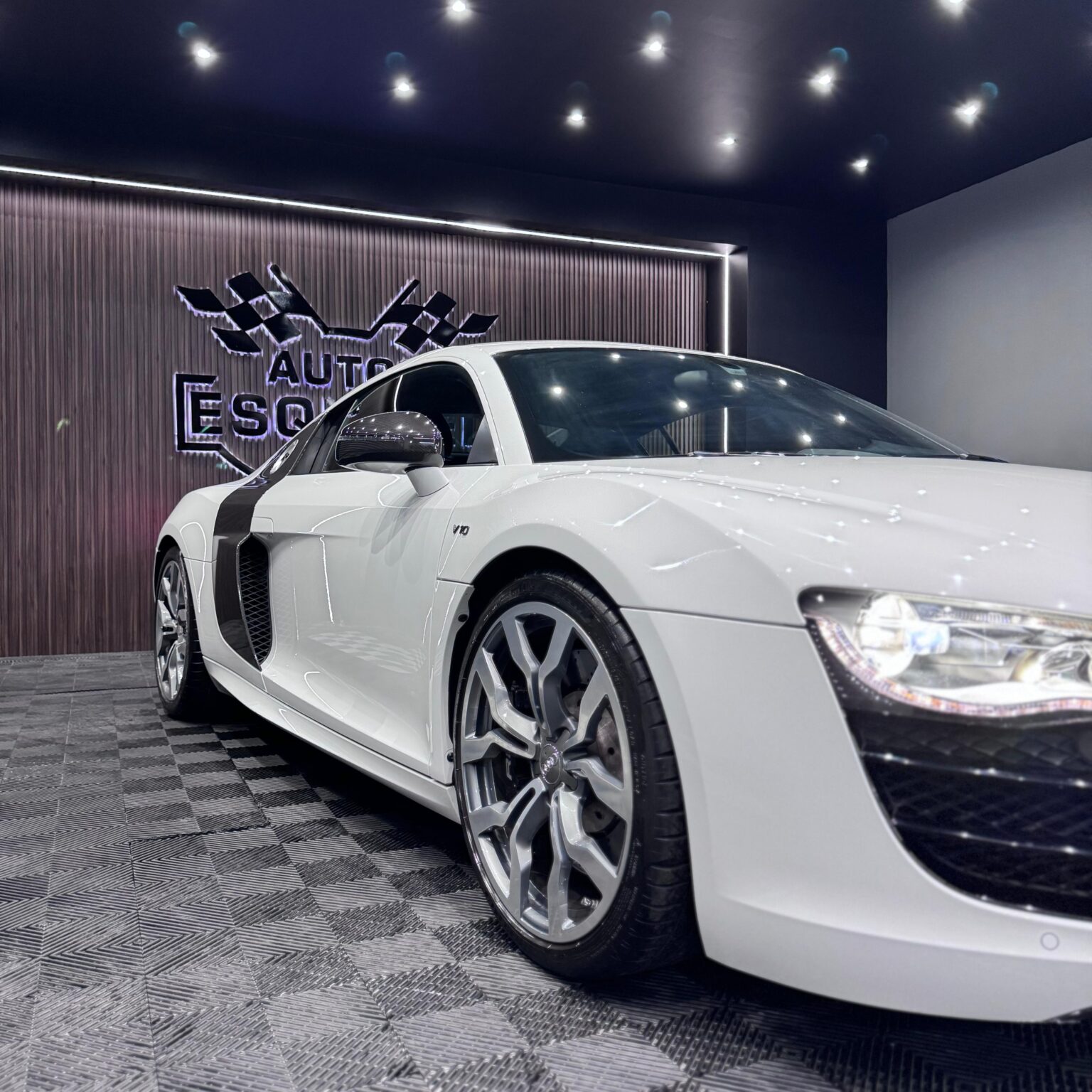AUDI R8 2012 - Image 2
