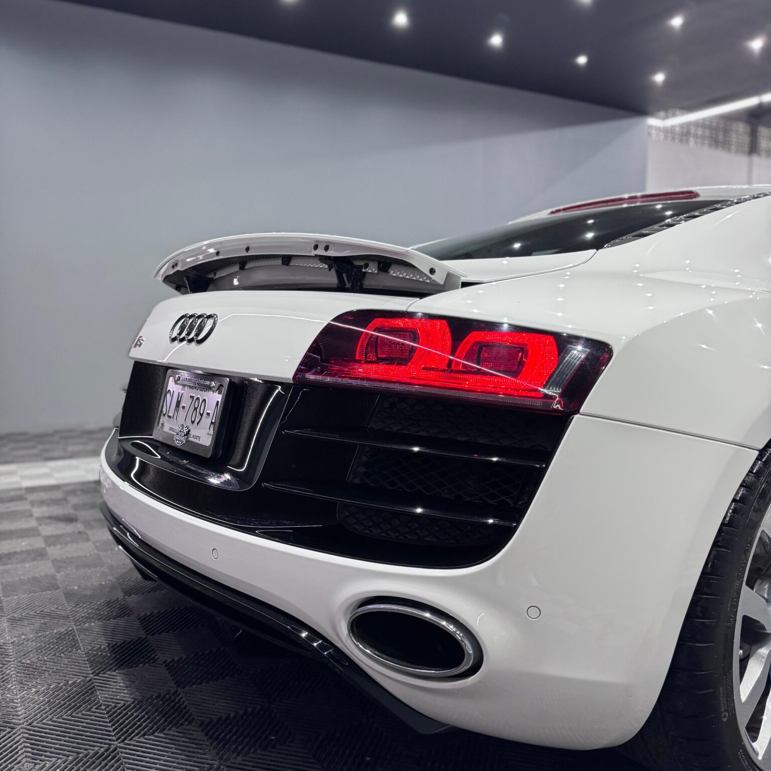 AUDI R8 2012 - Image 4