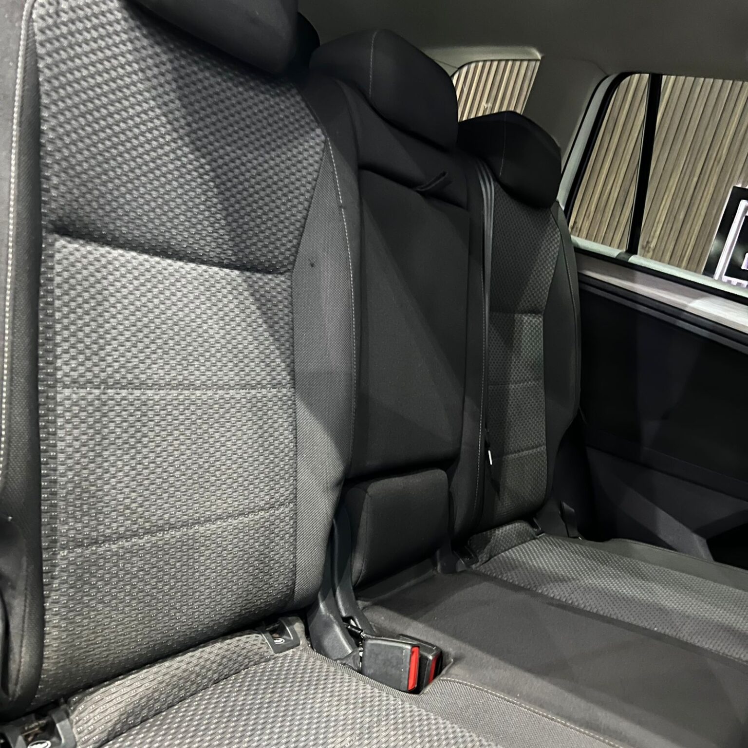 VOLKSWAGEN TIGUAN 2018 - Image 13