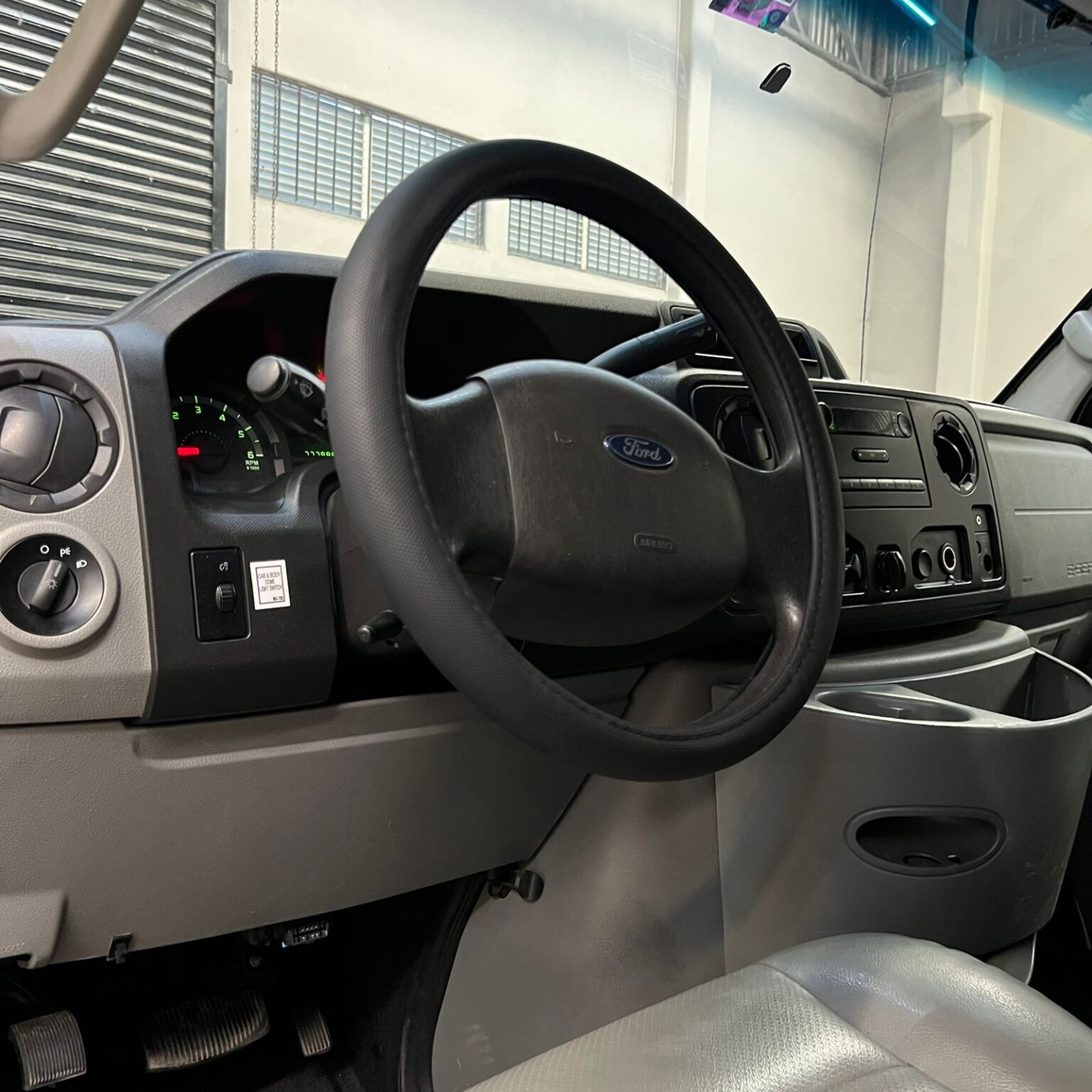 FORD E-SERIES 2016 - Image 8