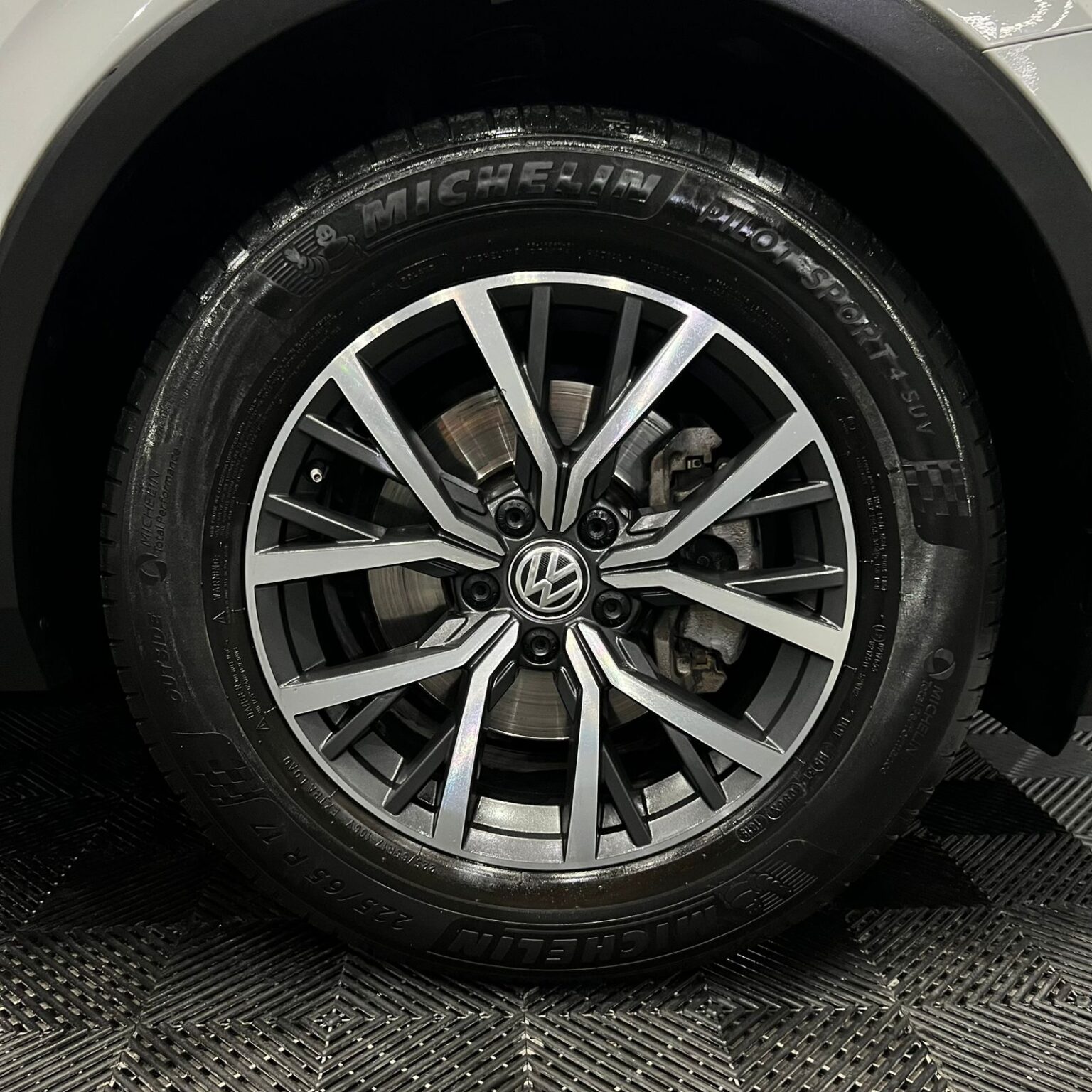 VOLKSWAGEN TIGUAN 2018 - Image 14