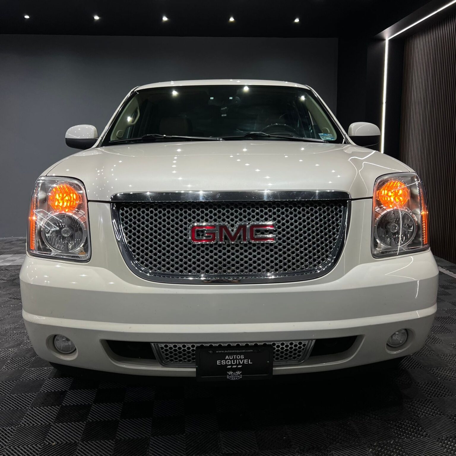 GMC YUKON DENALI 2011 - Image 3
