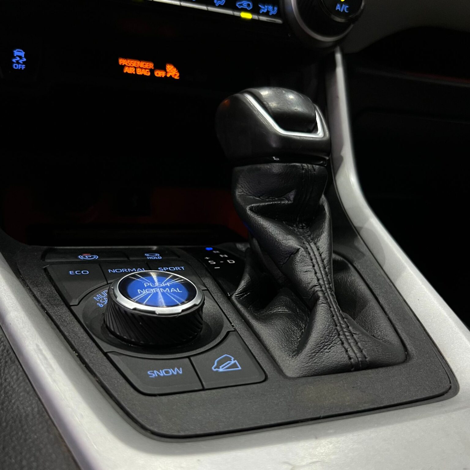 TOYOTA RAV4 ADVENTURE 2021 - Image 10