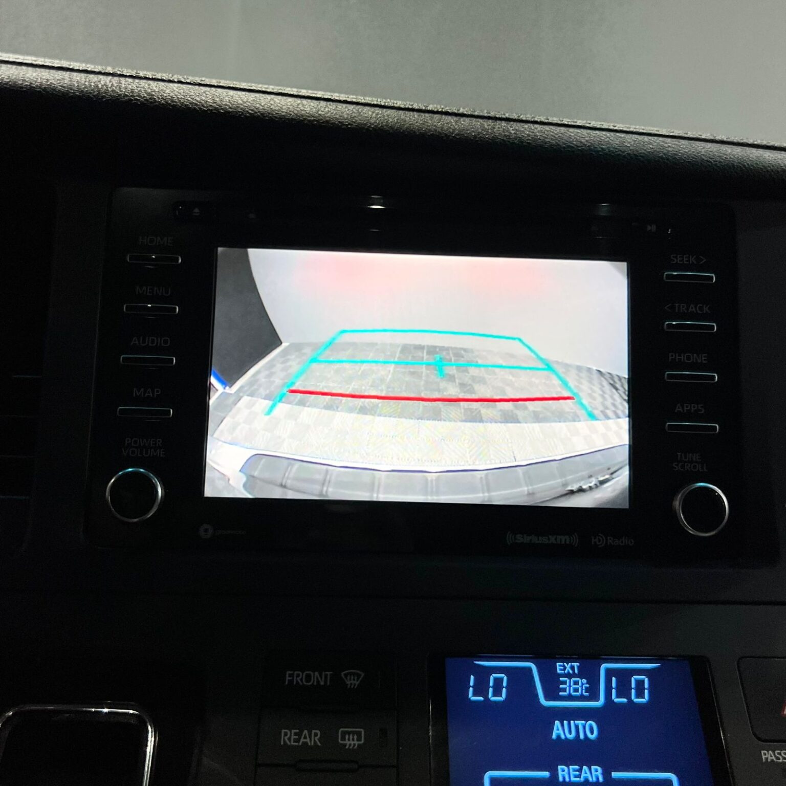 TOYOTA SIENNA XLE 2020 - Image 9