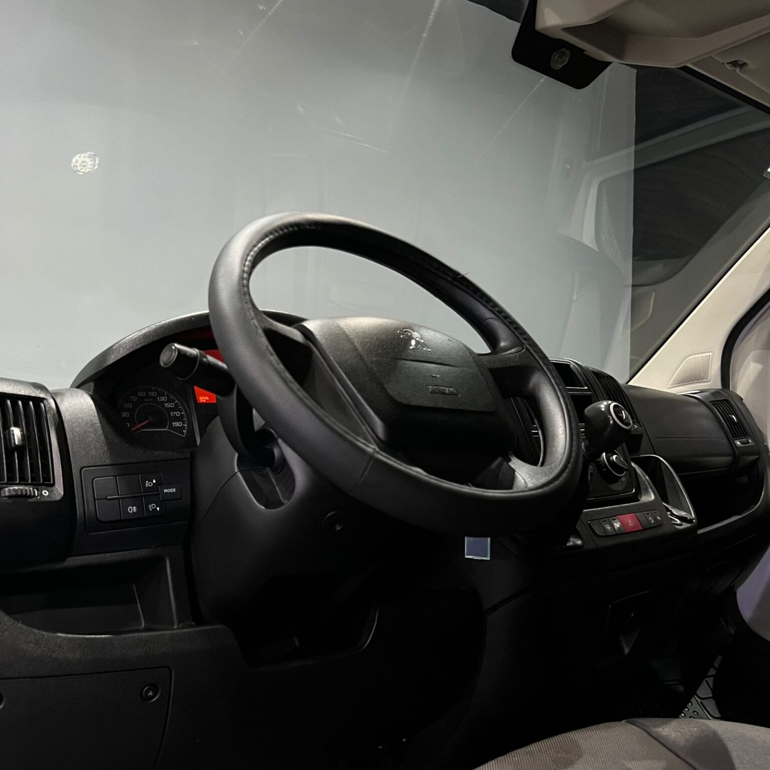 PEUGEOT MANAGER 2022 - Image 12