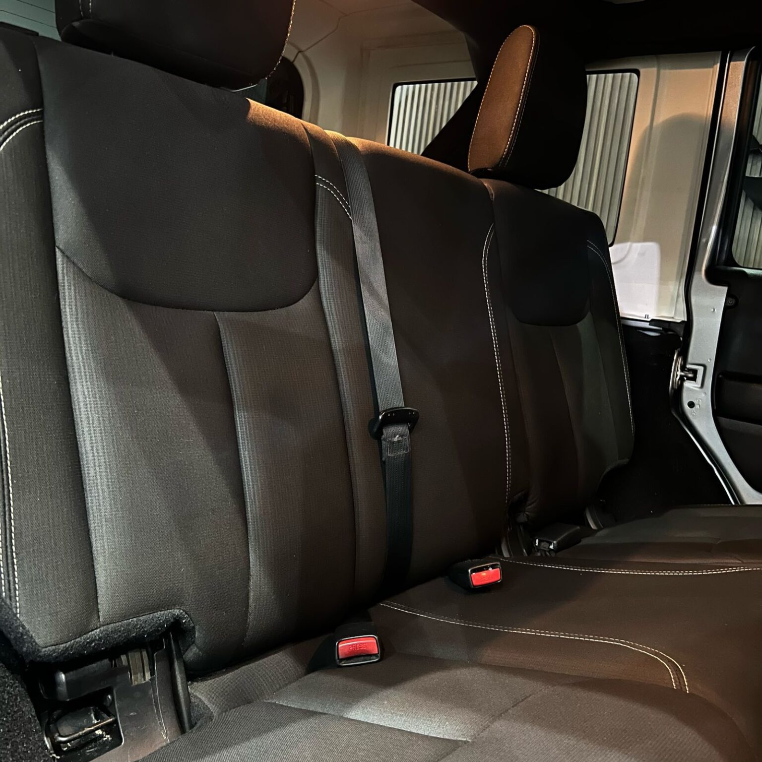 JEEP SAHARA 2016 - Image 9