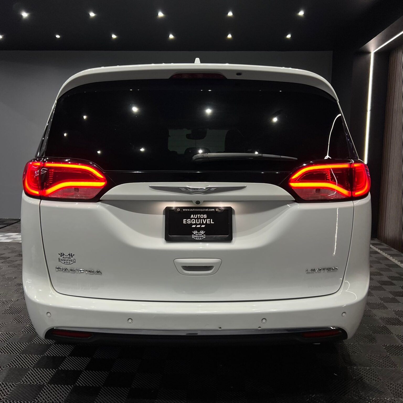 CHRYSLER PACIFICA LIMITED 2017 - Image 6