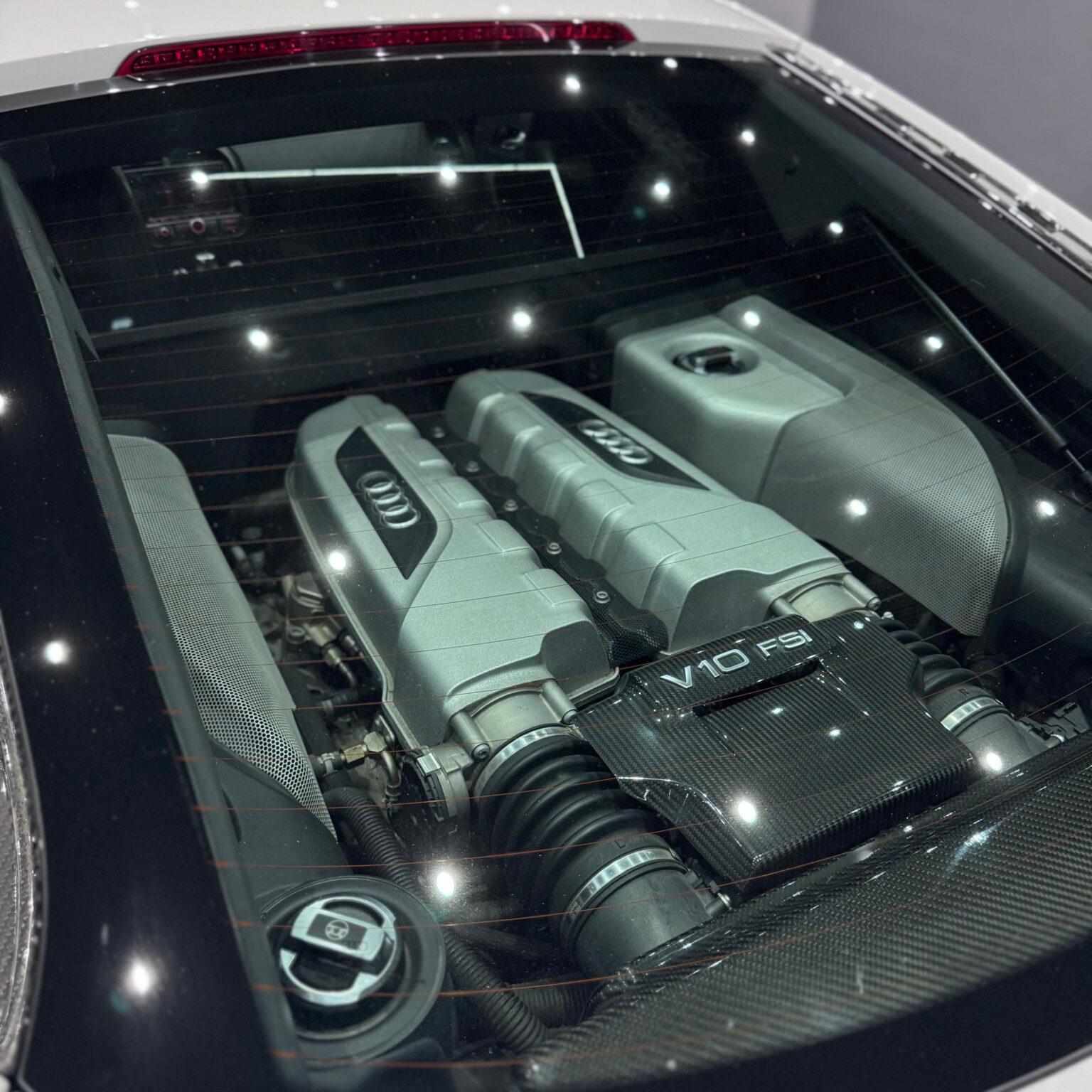 AUDI R8 2012 - Image 11