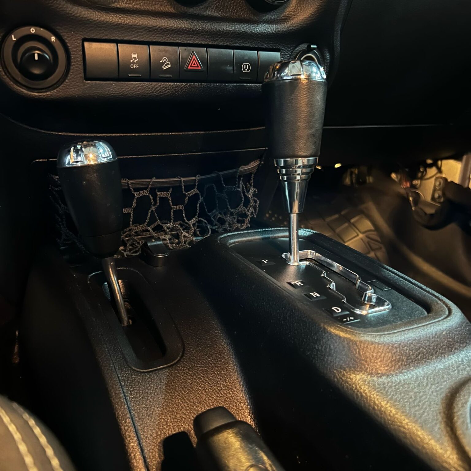 JEEP SAHARA 2016 - Image 14