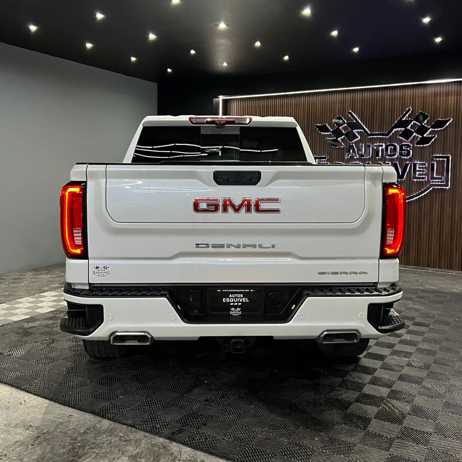 GMC SIERRA DENALI 2023 - Image 5