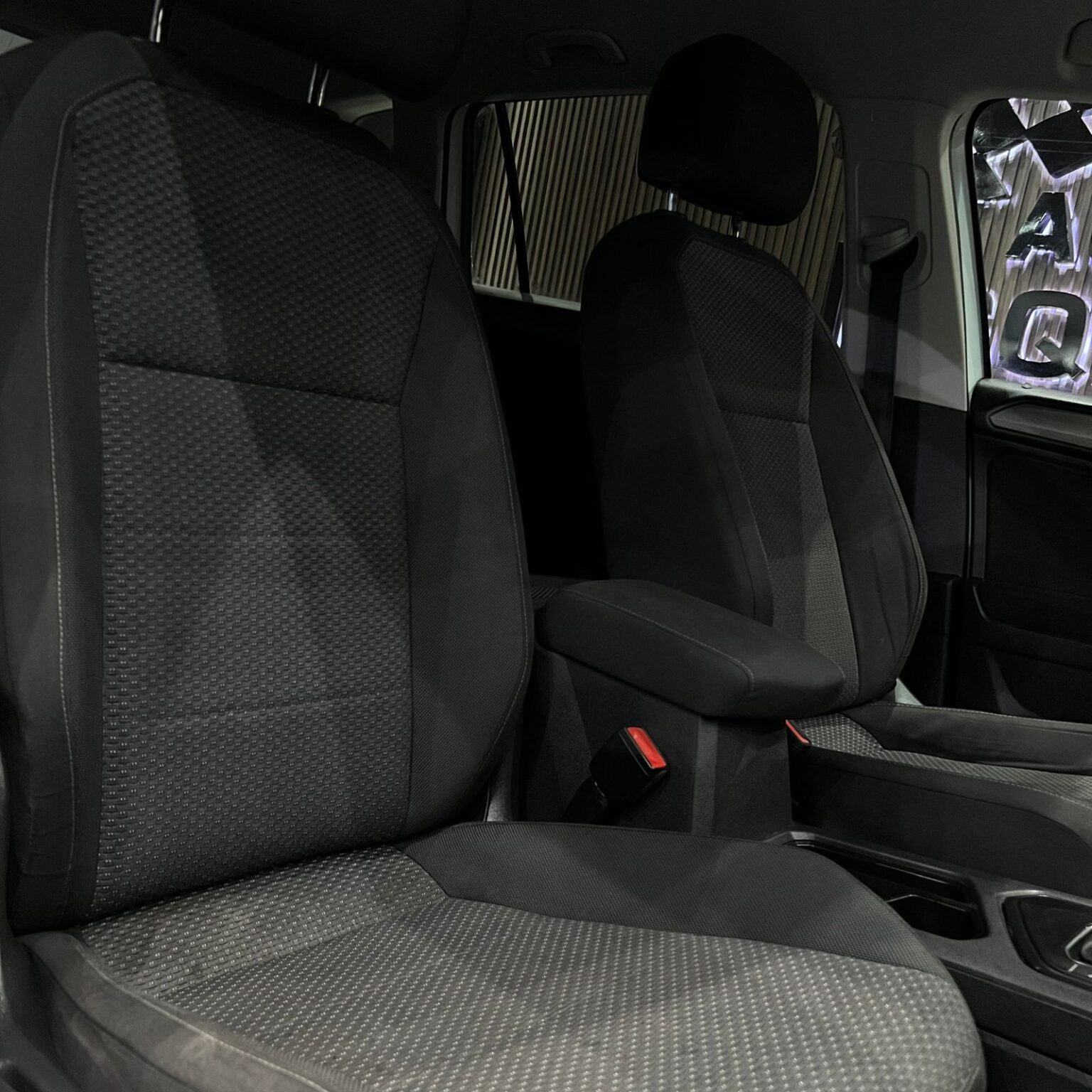 VOLKSWAGEN TIGUAN 2018 - Image 12