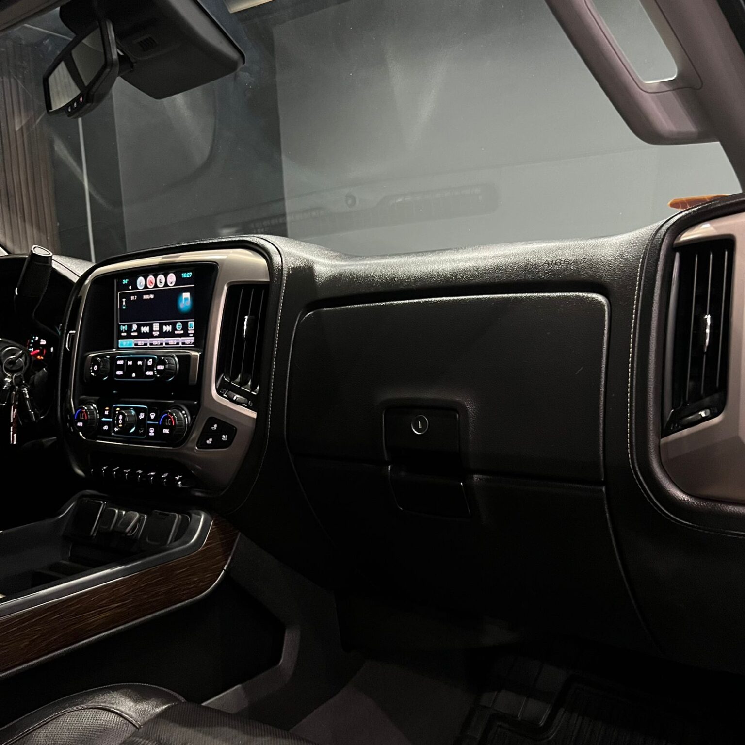 GMC SIERRA DENALI 2018 - Image 11