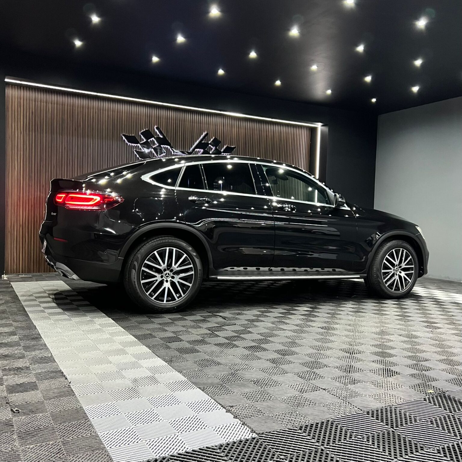 MERCEDES BENZ GLC 300 2021 - Image 2