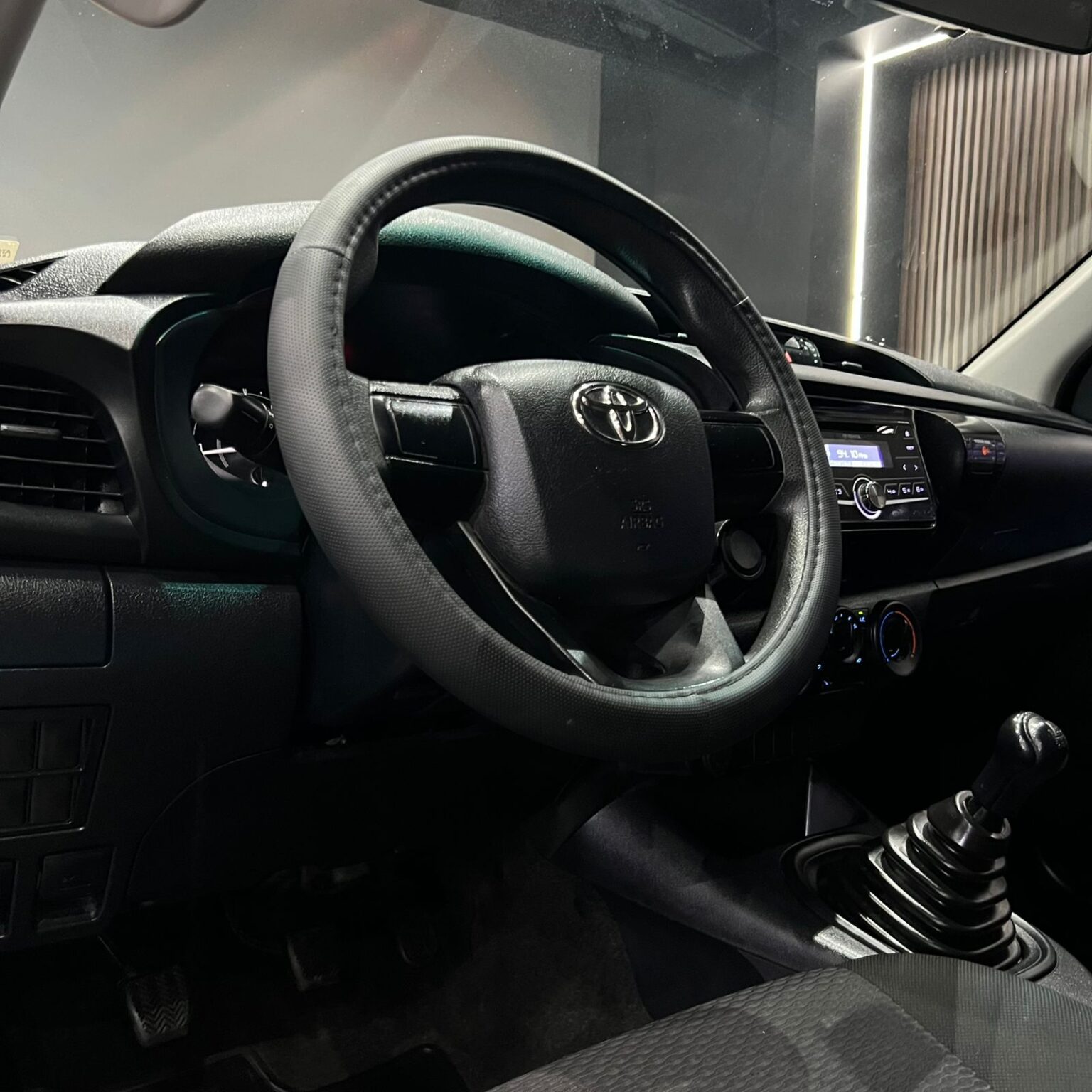 TOYOTA HILUX 2020 - Image 8