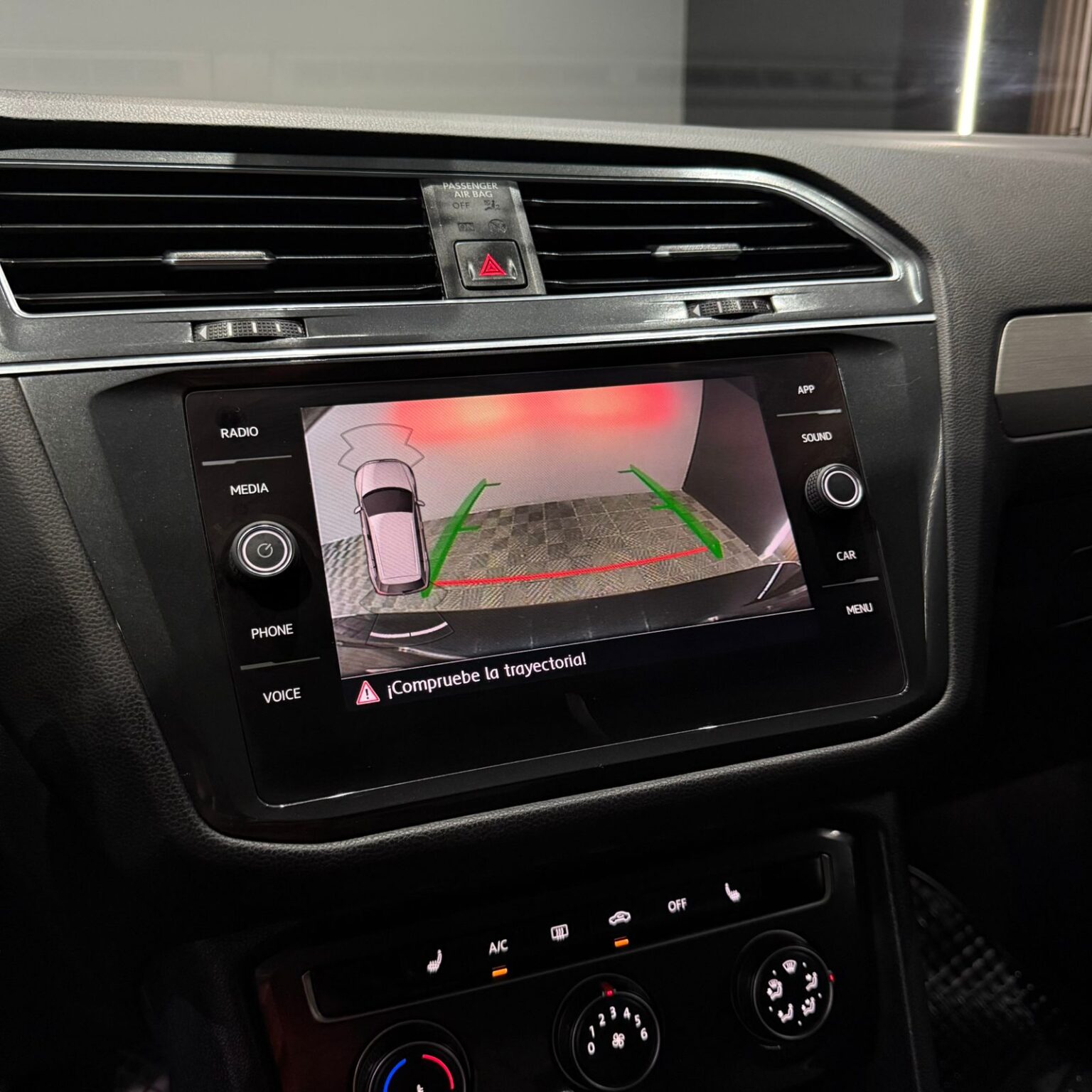 VOLKSWAGEN TIGUAN R LINE 2019 - Image 10