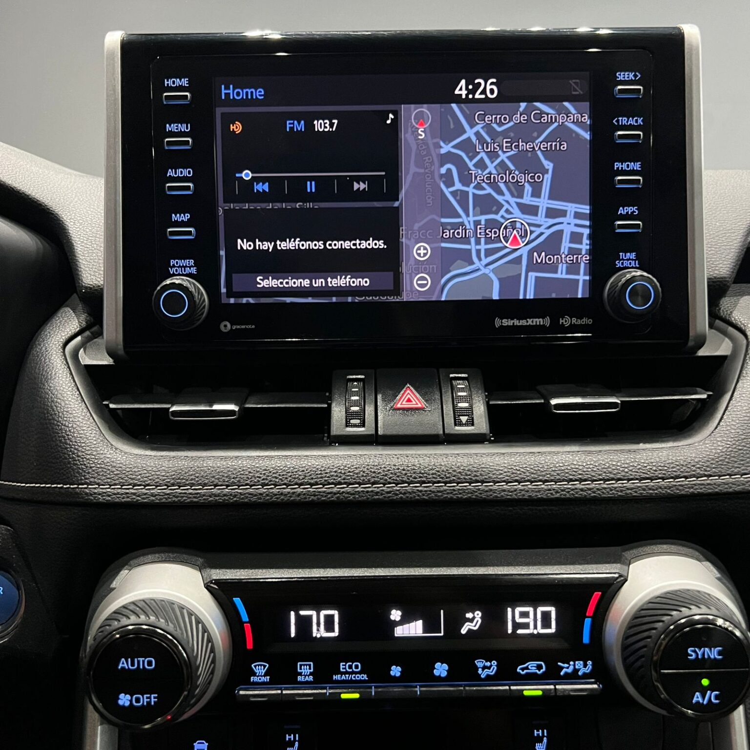 TOYOTA RAV4 LIMITED HYBRID 2019 - Image 11