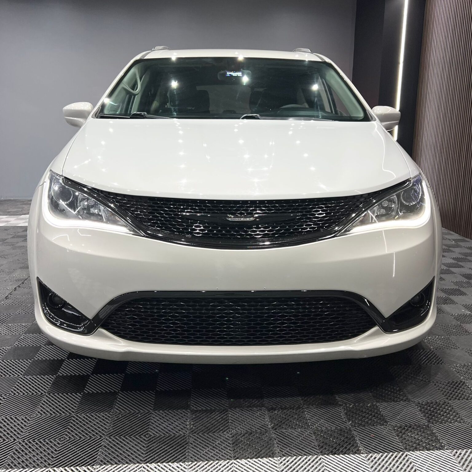 CHRYSLER PACIFICA BLACK EDITION 2017 - Image 3