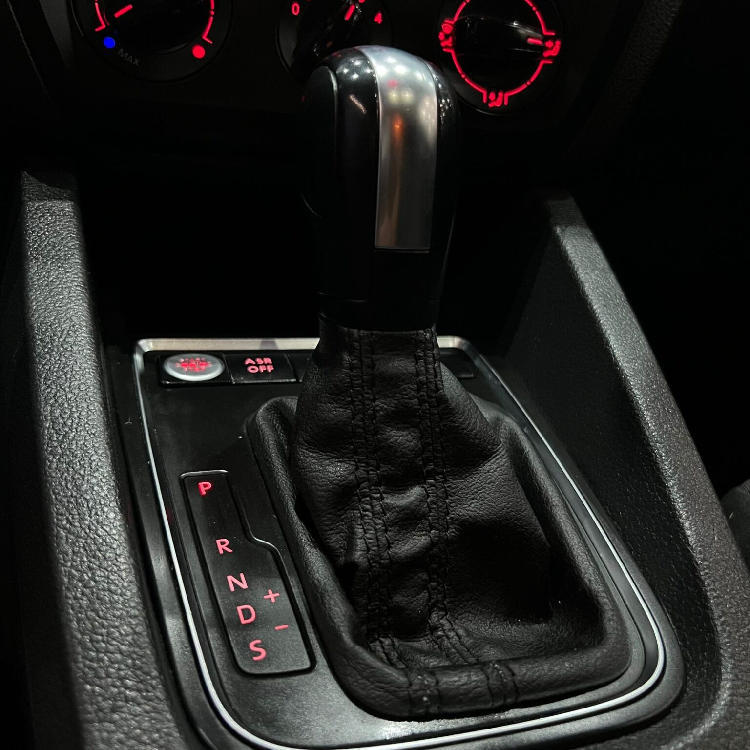 VOLKSWAGEN JETTA 2016 - Image 12