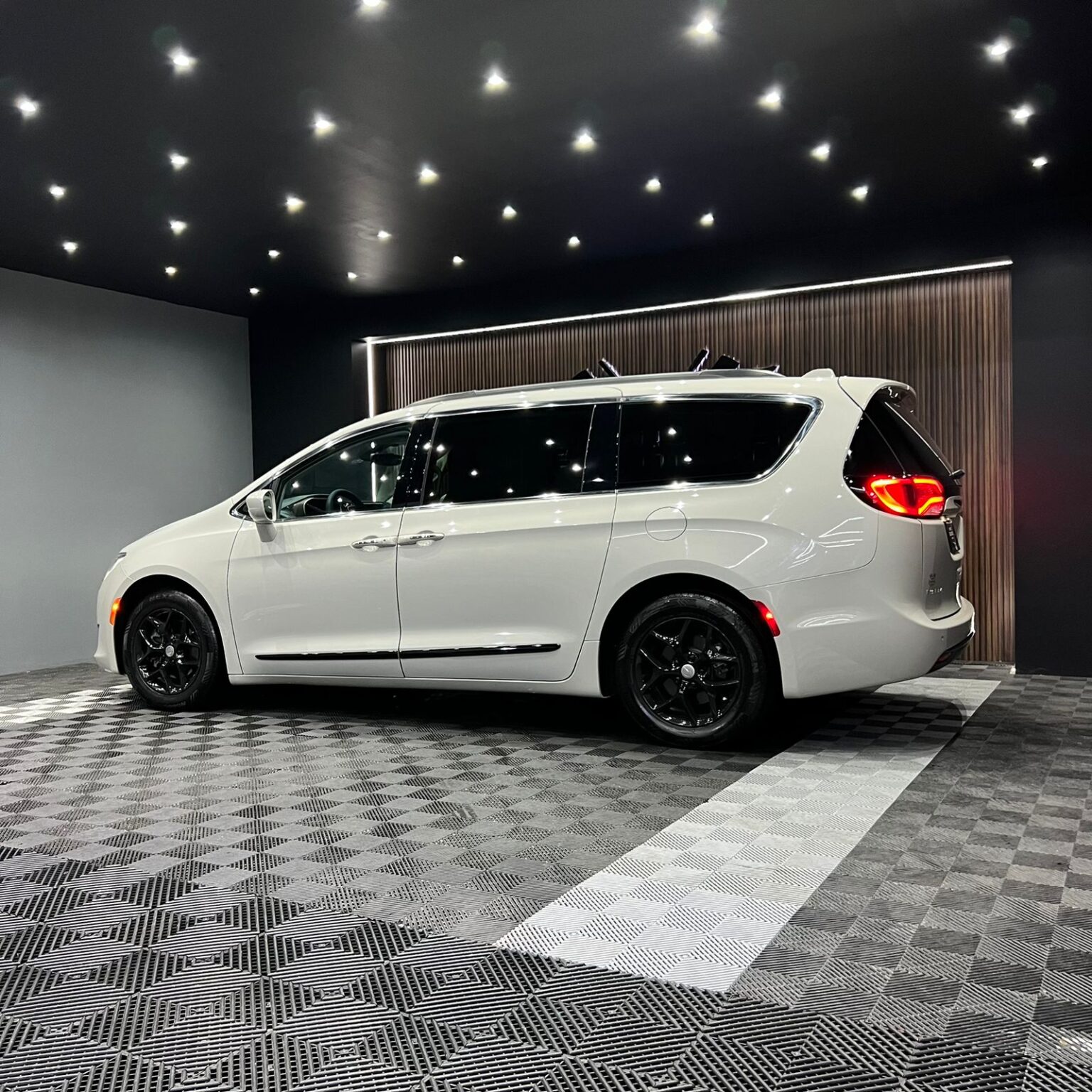 CHRYSLER PACIFICA BLACK EDITION 2017 - Image 5