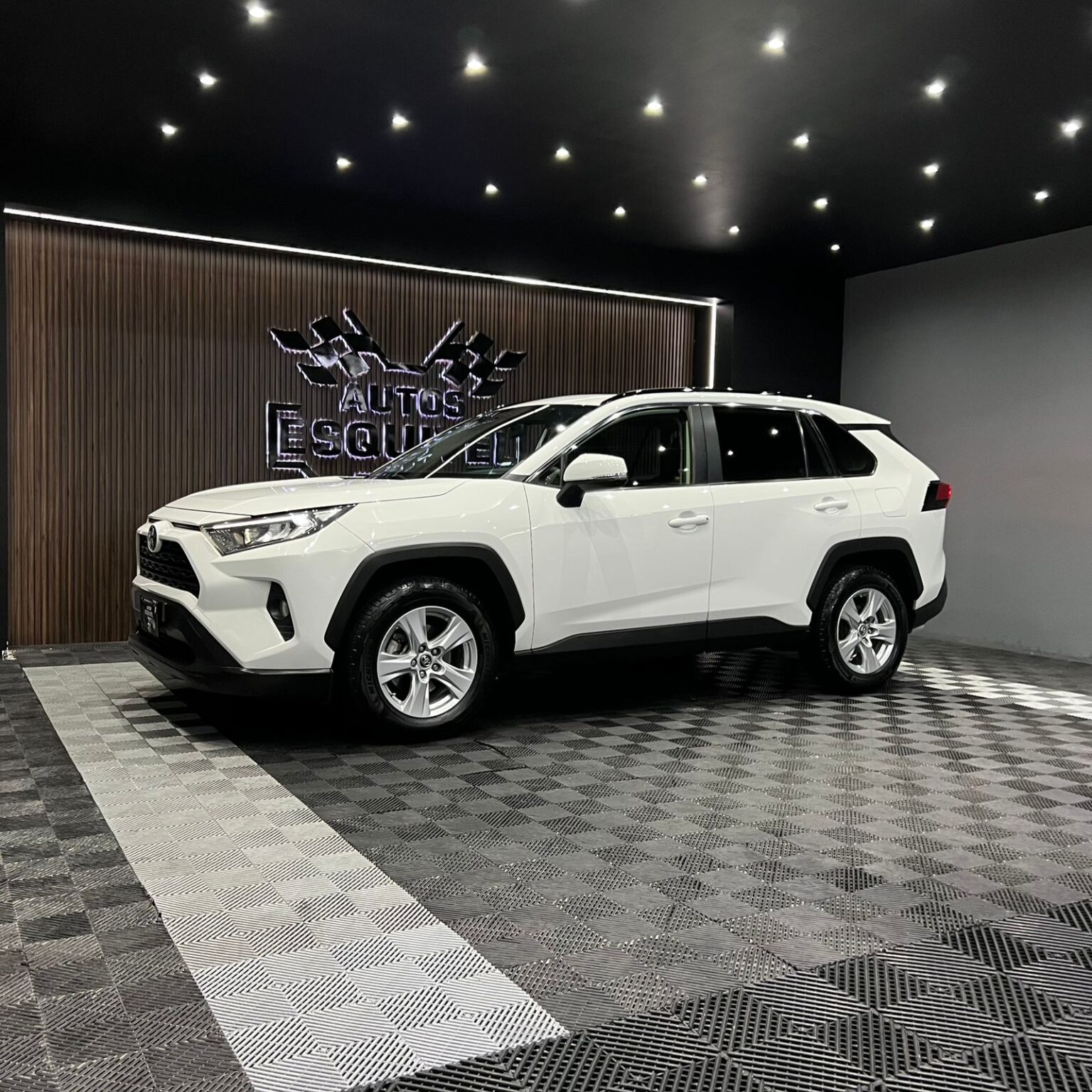 TOYOTA RAV4 XLE 2019 - Image 5